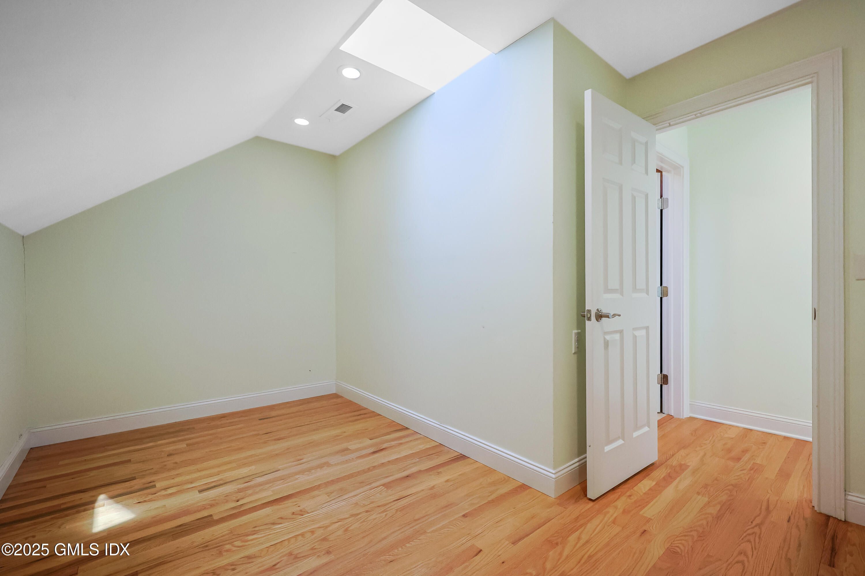 51 Forest Avenue, 98