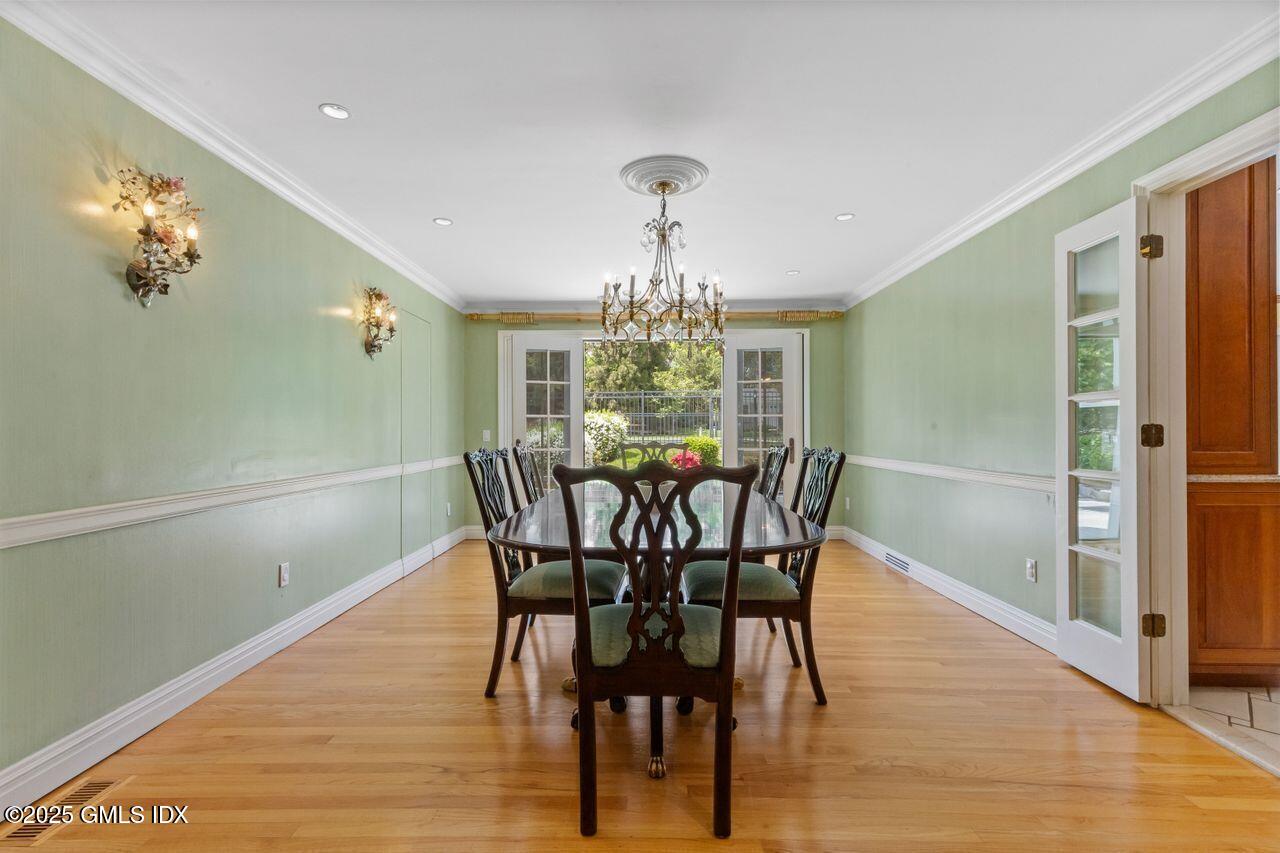 24 Lawrence Hill Road