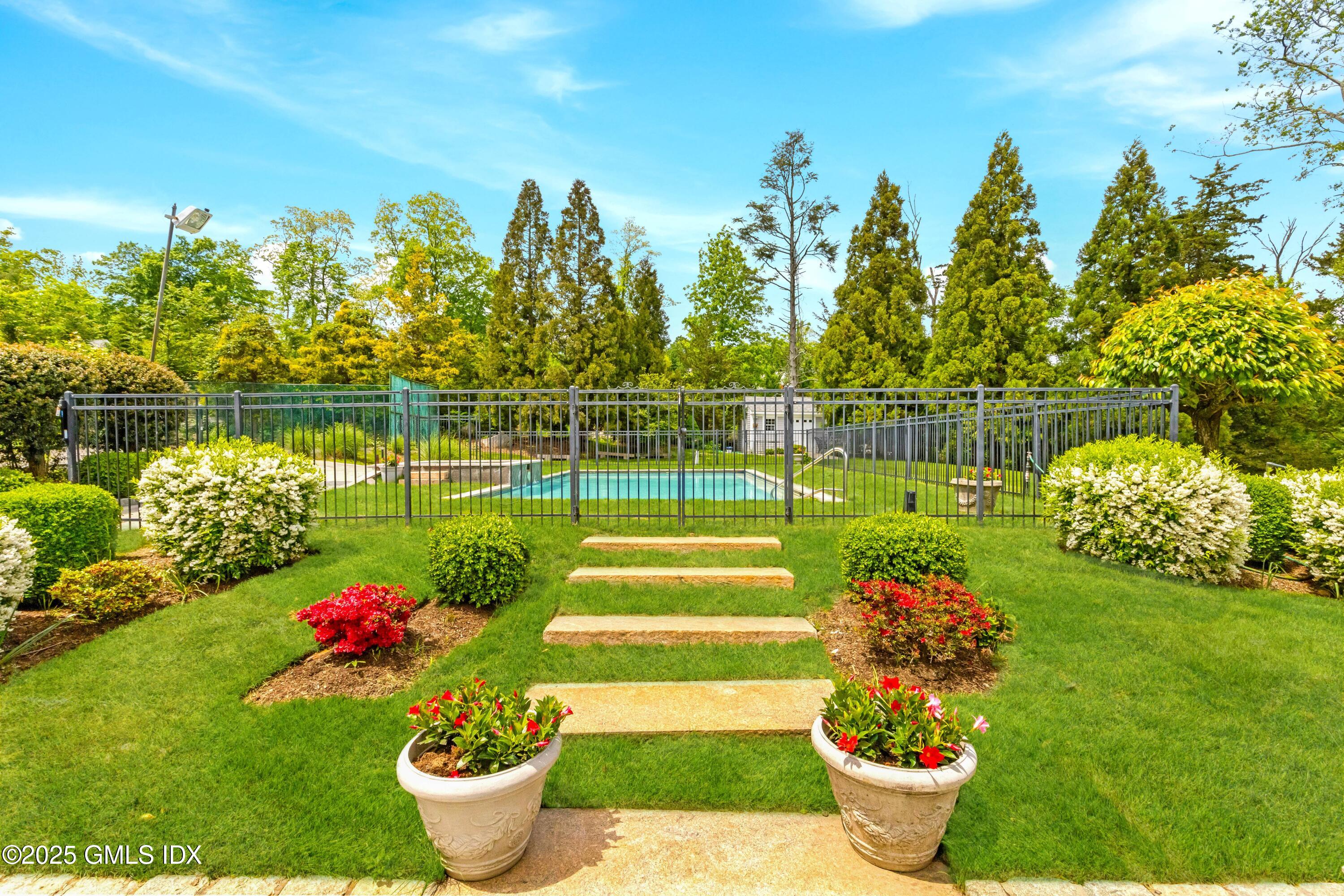 24 Lawrence Hill Road