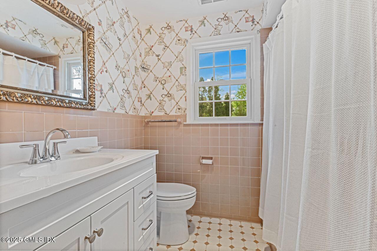 24 Lawrence Hill Road