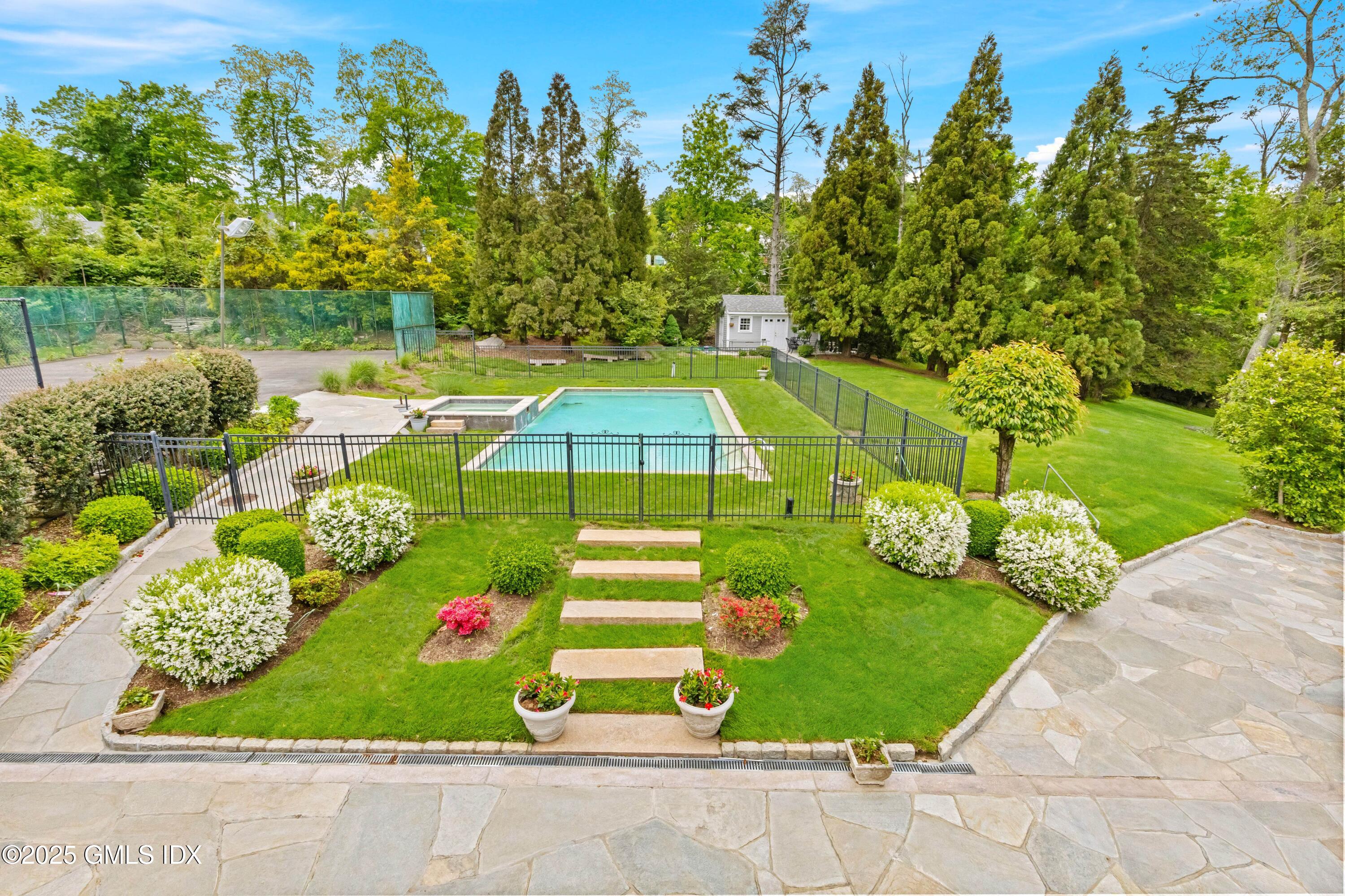 24 Lawrence Hill Road