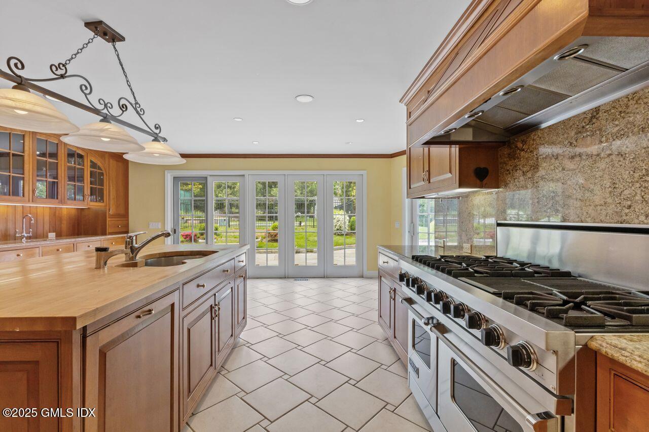 24 Lawrence Hill Road