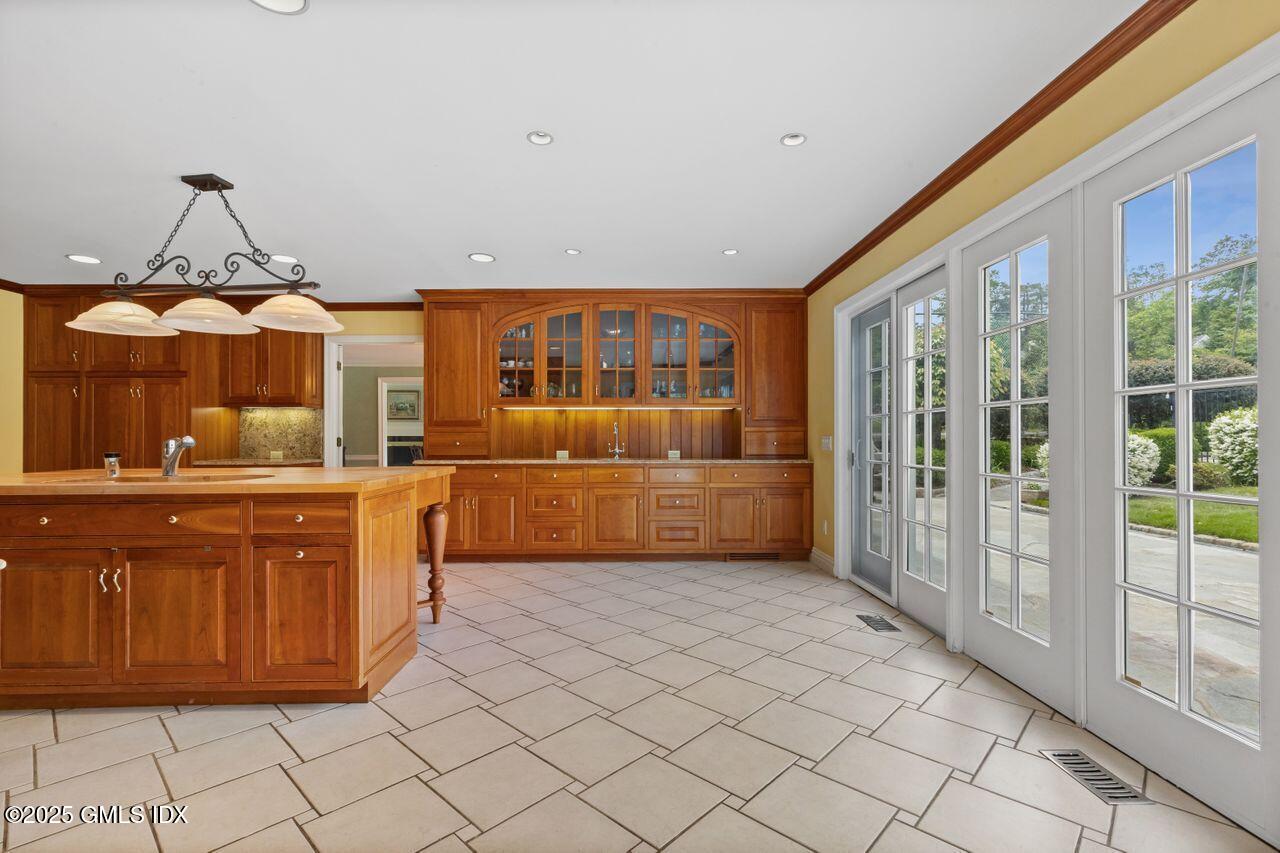 24 Lawrence Hill Road