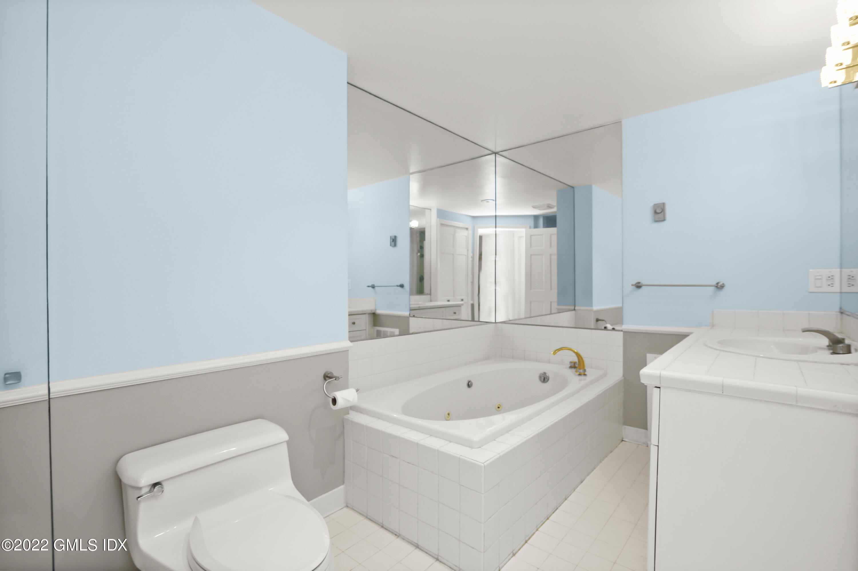 15 lafayette Court, 1B