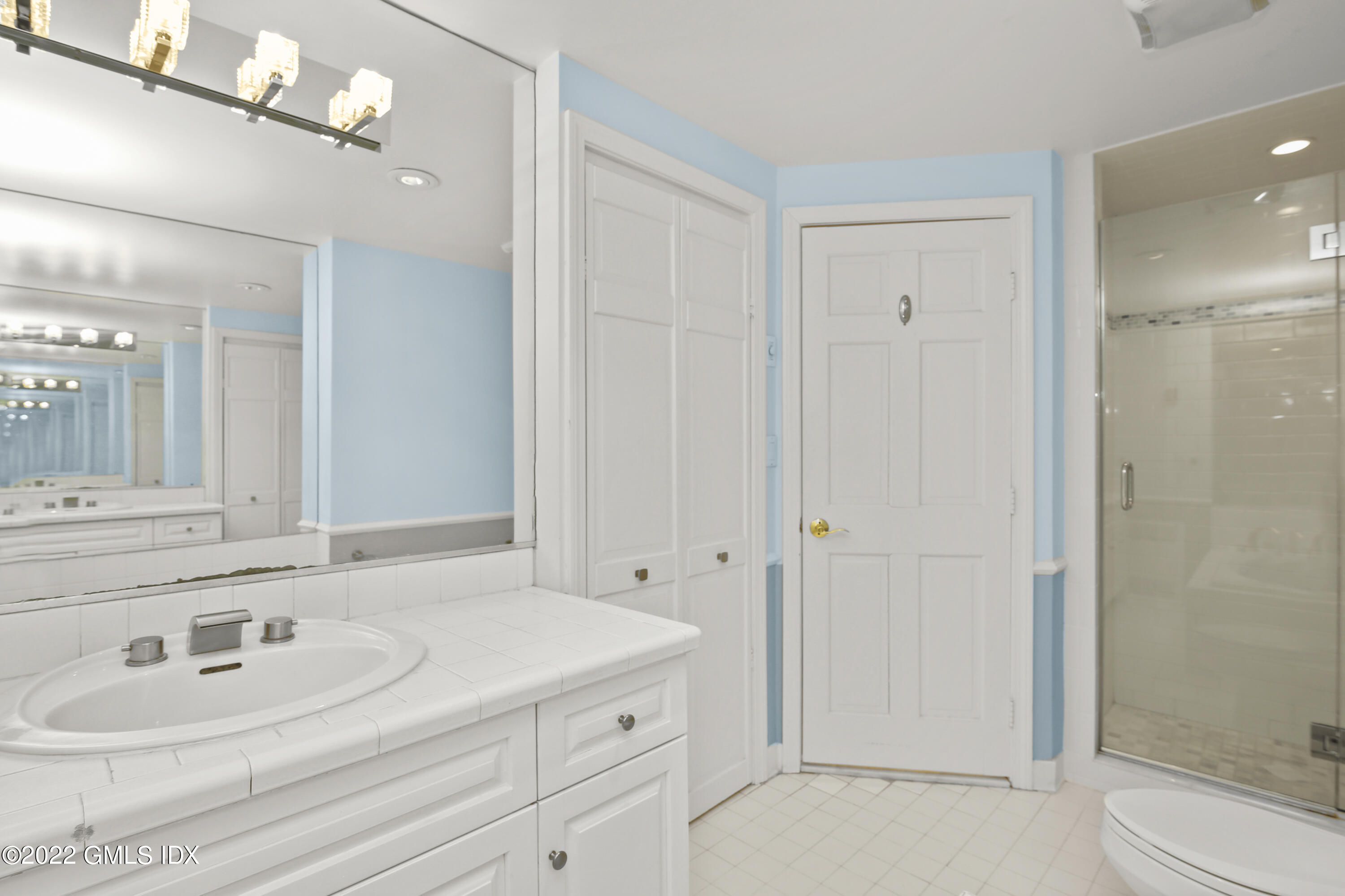 15 lafayette Court, 1B