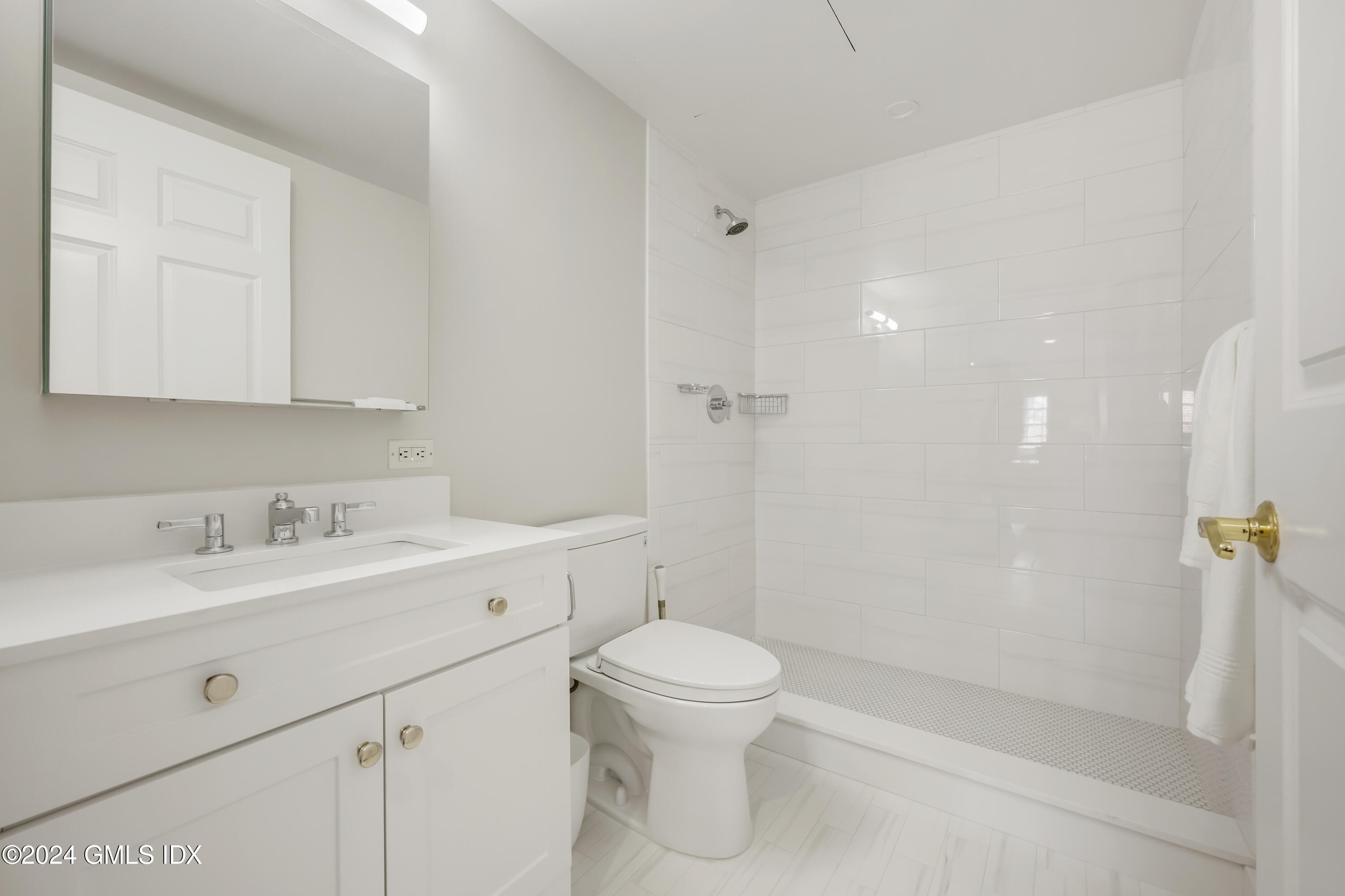 2 E Elm Street, 29