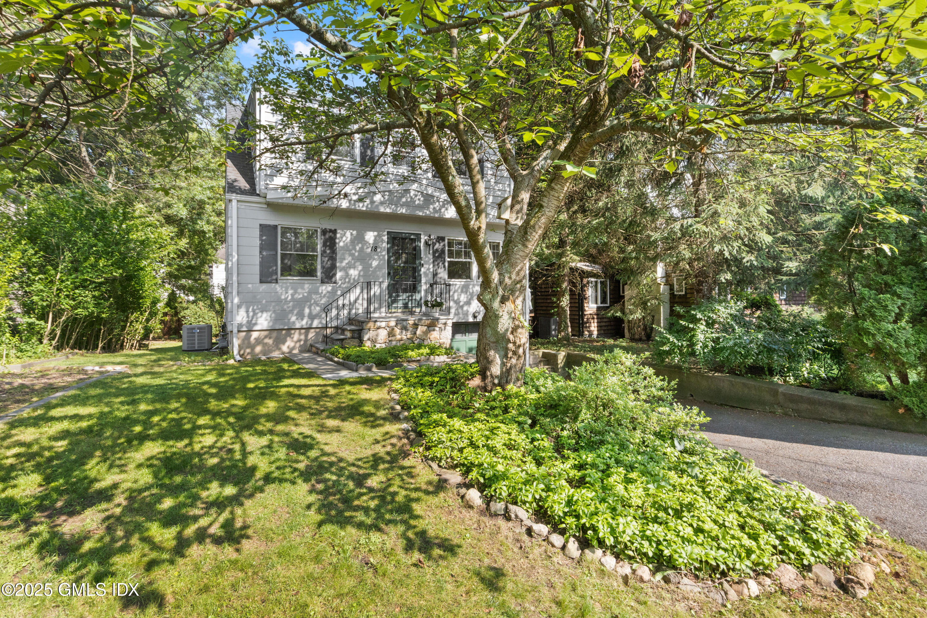 18 MAPLE Drive
