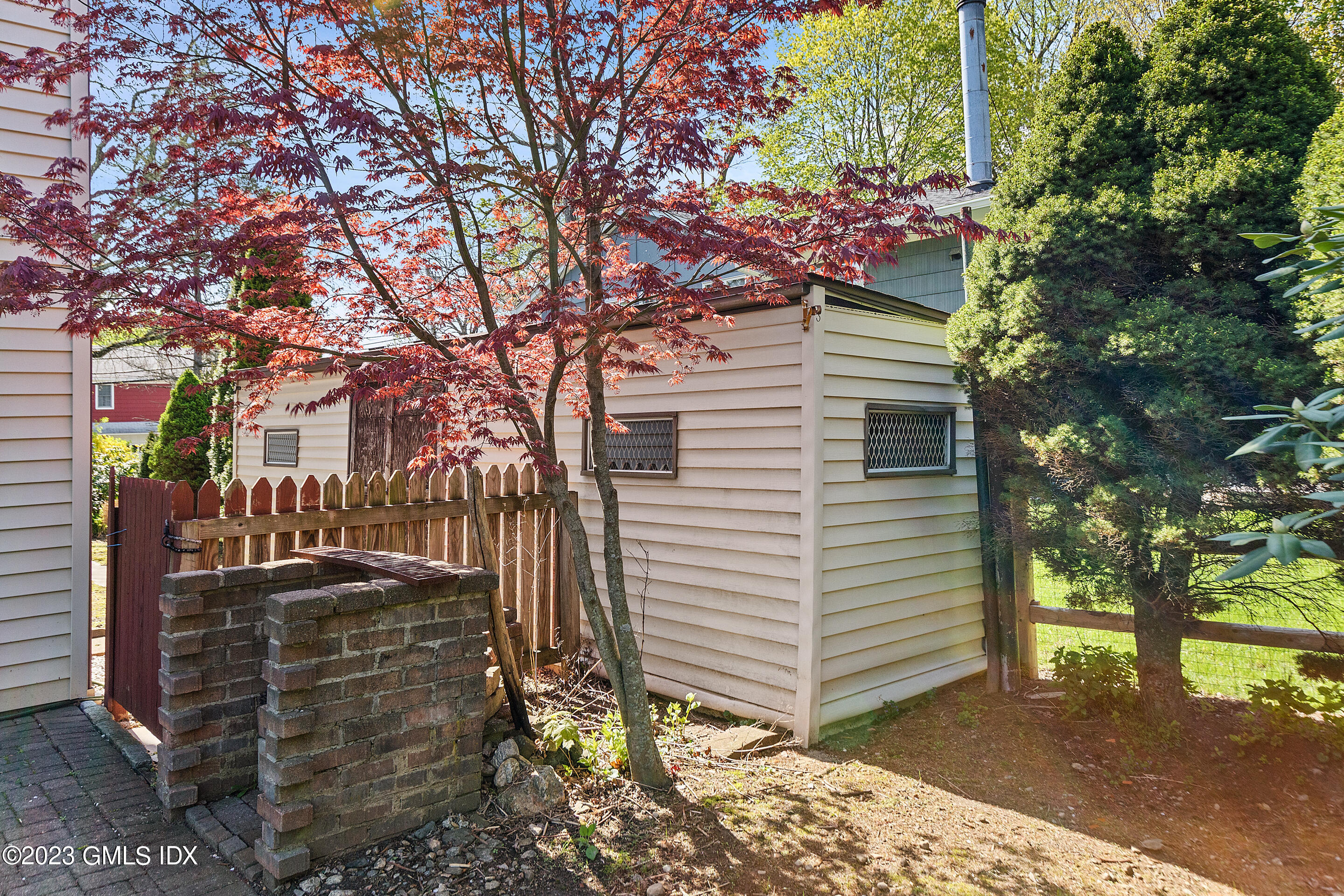 2 WALKER Court