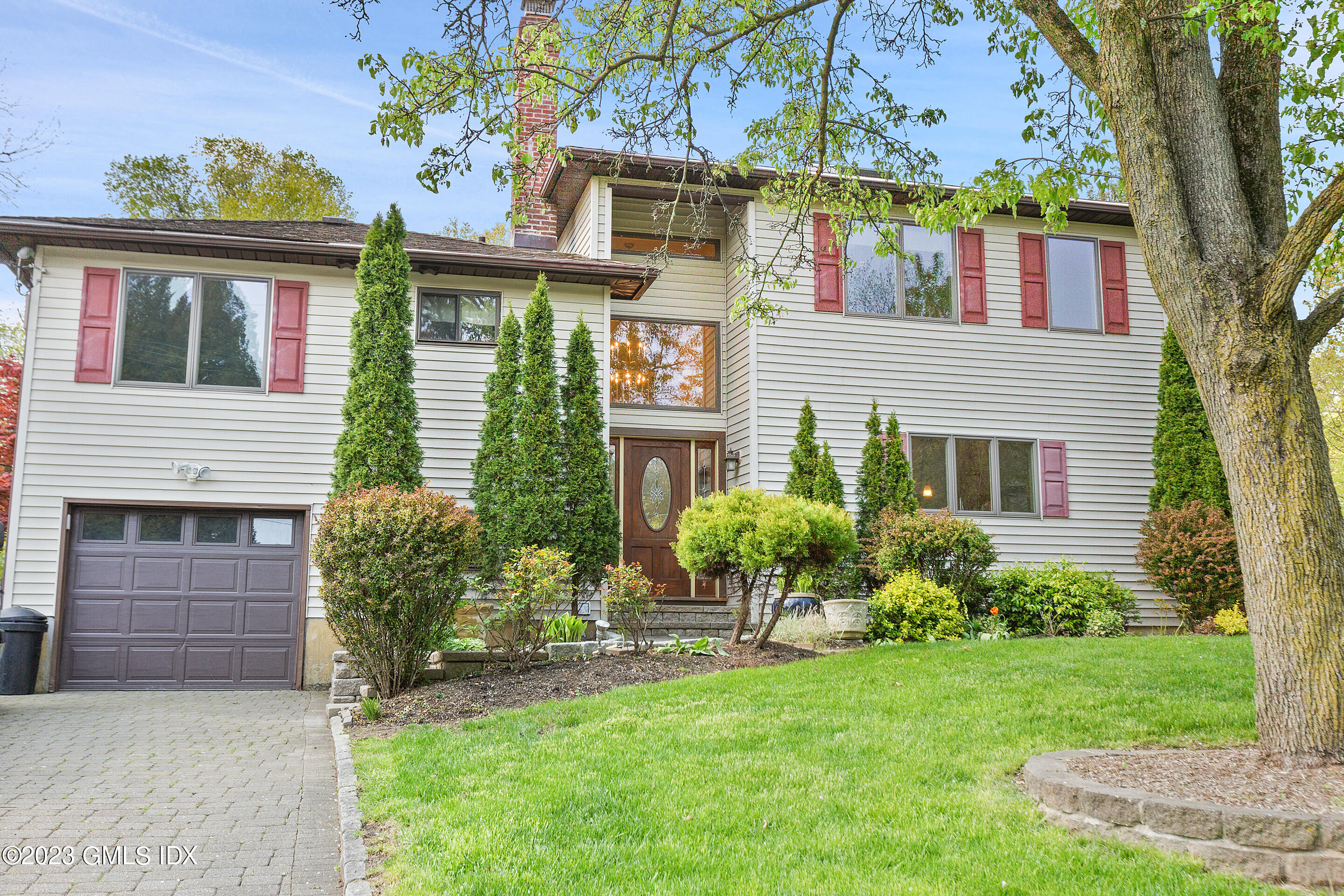 2 WALKER Court