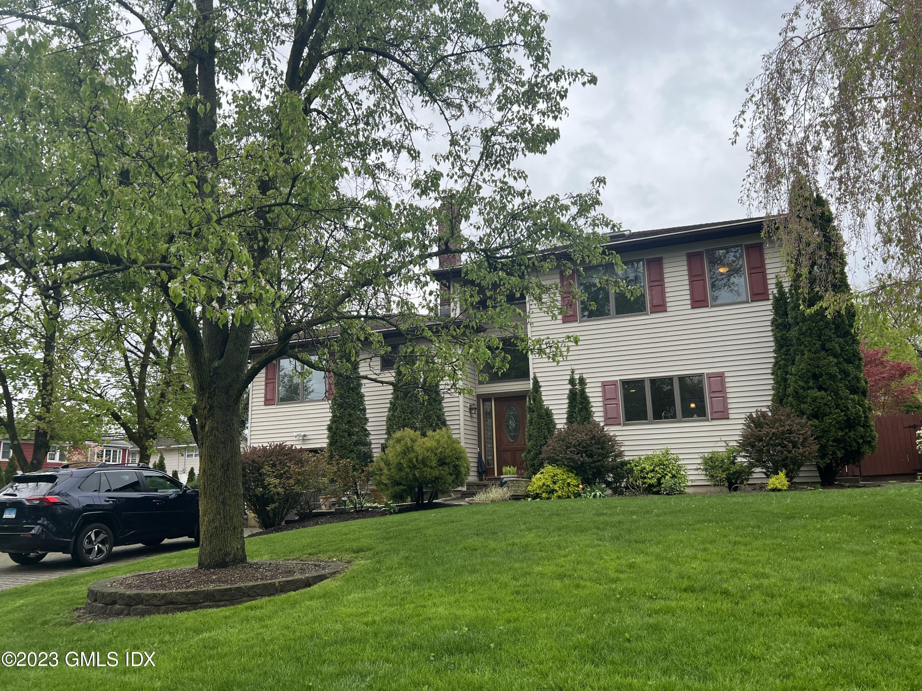 2 WALKER Court