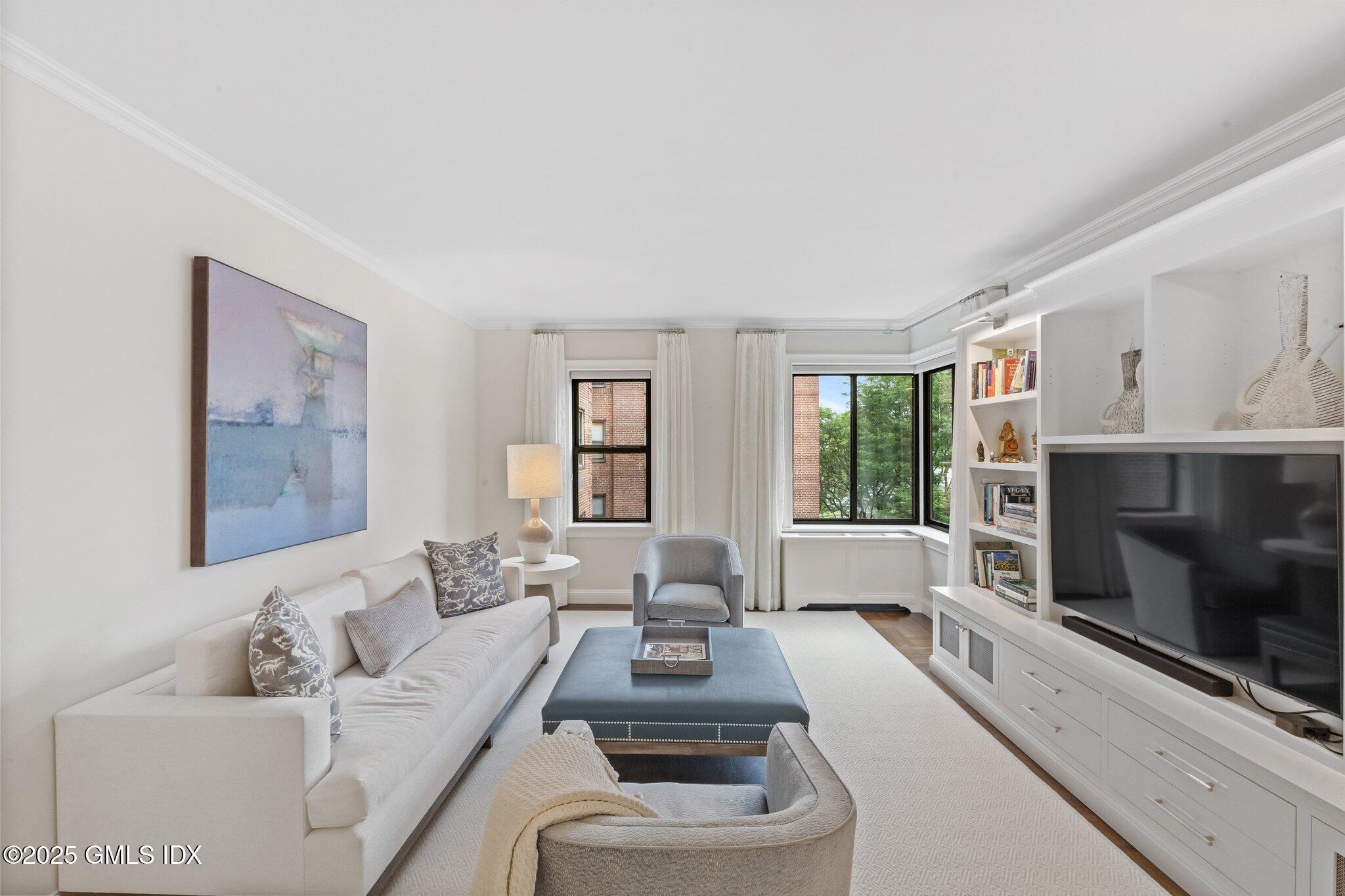 40 W Elm Street, 5A