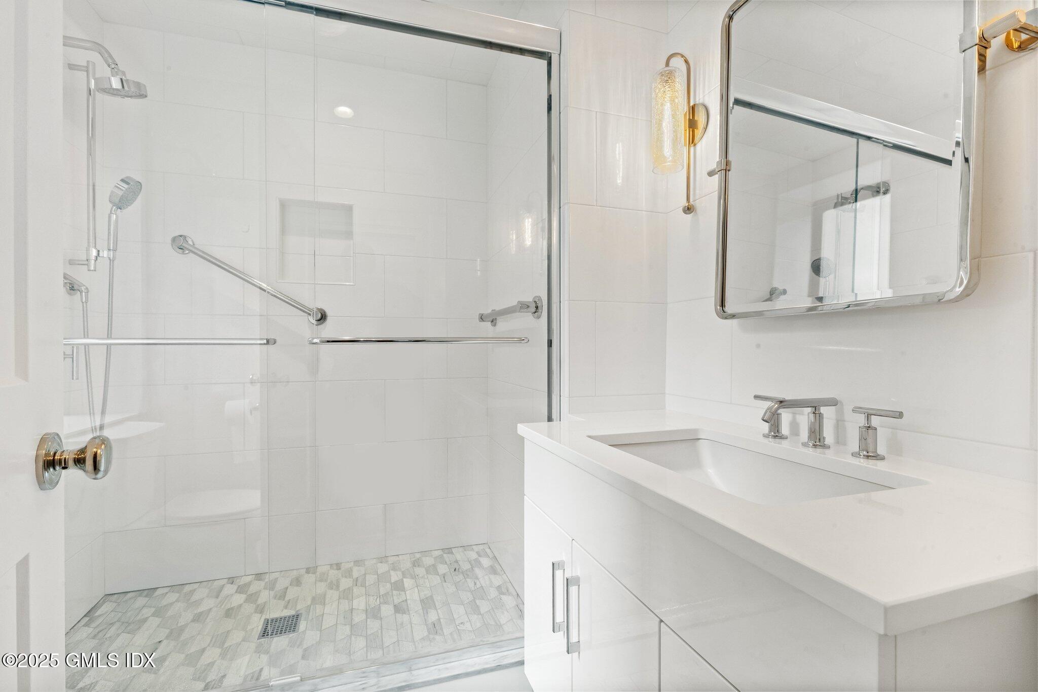 40 W Elm Street, 5A