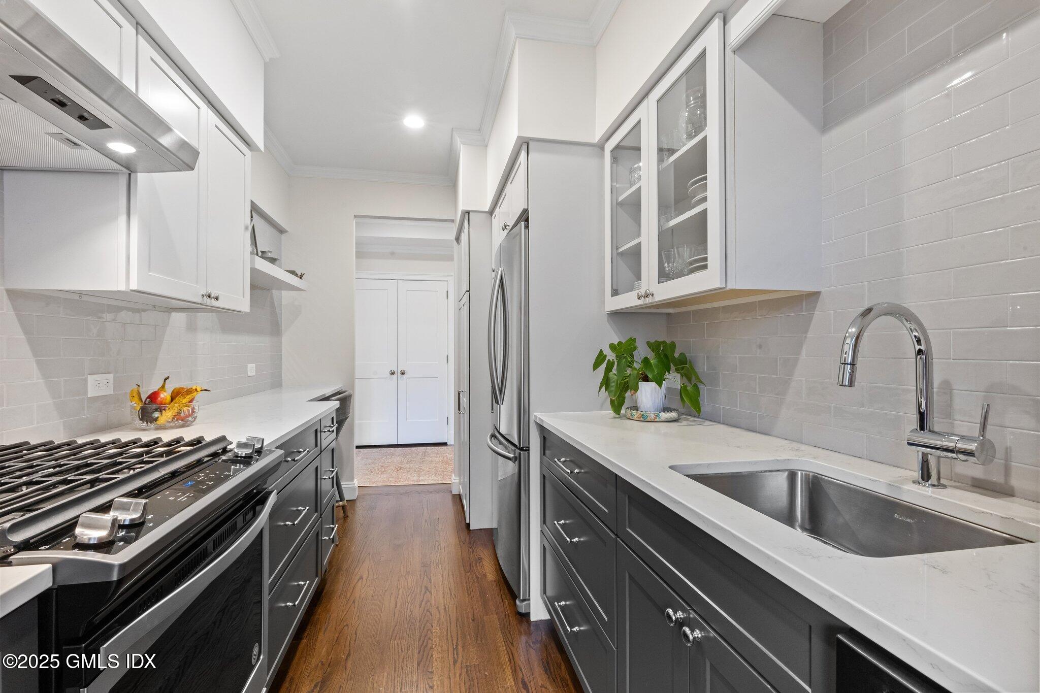 40 W Elm Street, 5A