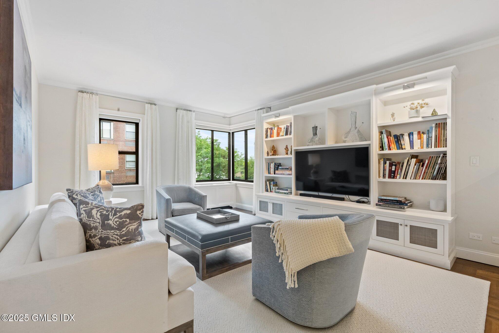 40 W Elm Street, 5A