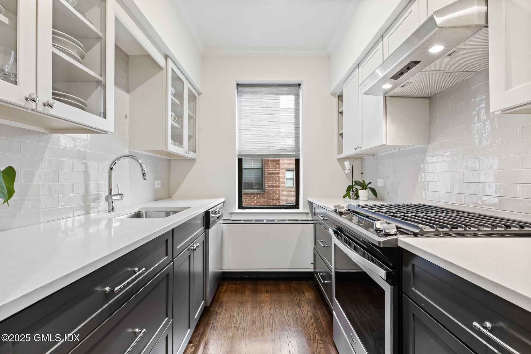 40 W Elm Street, 5A