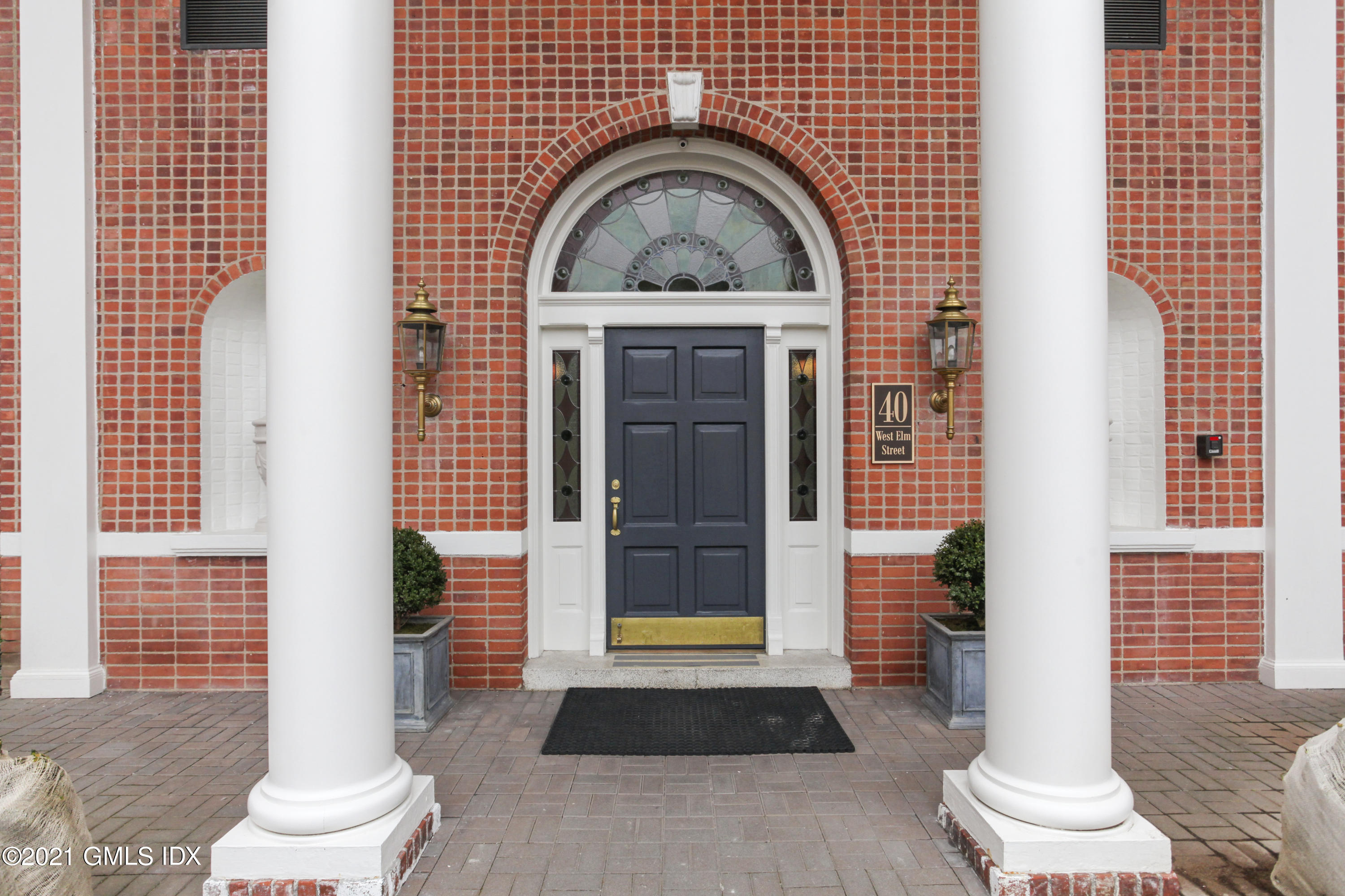 40 W Elm Street, 5A
