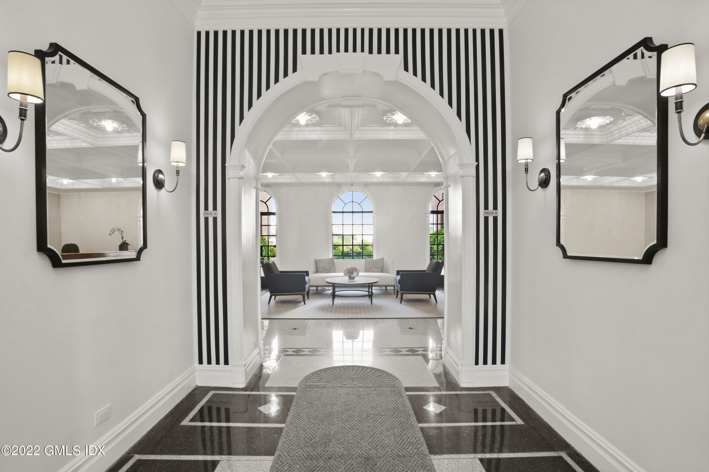 40 W Elm Street, 5A