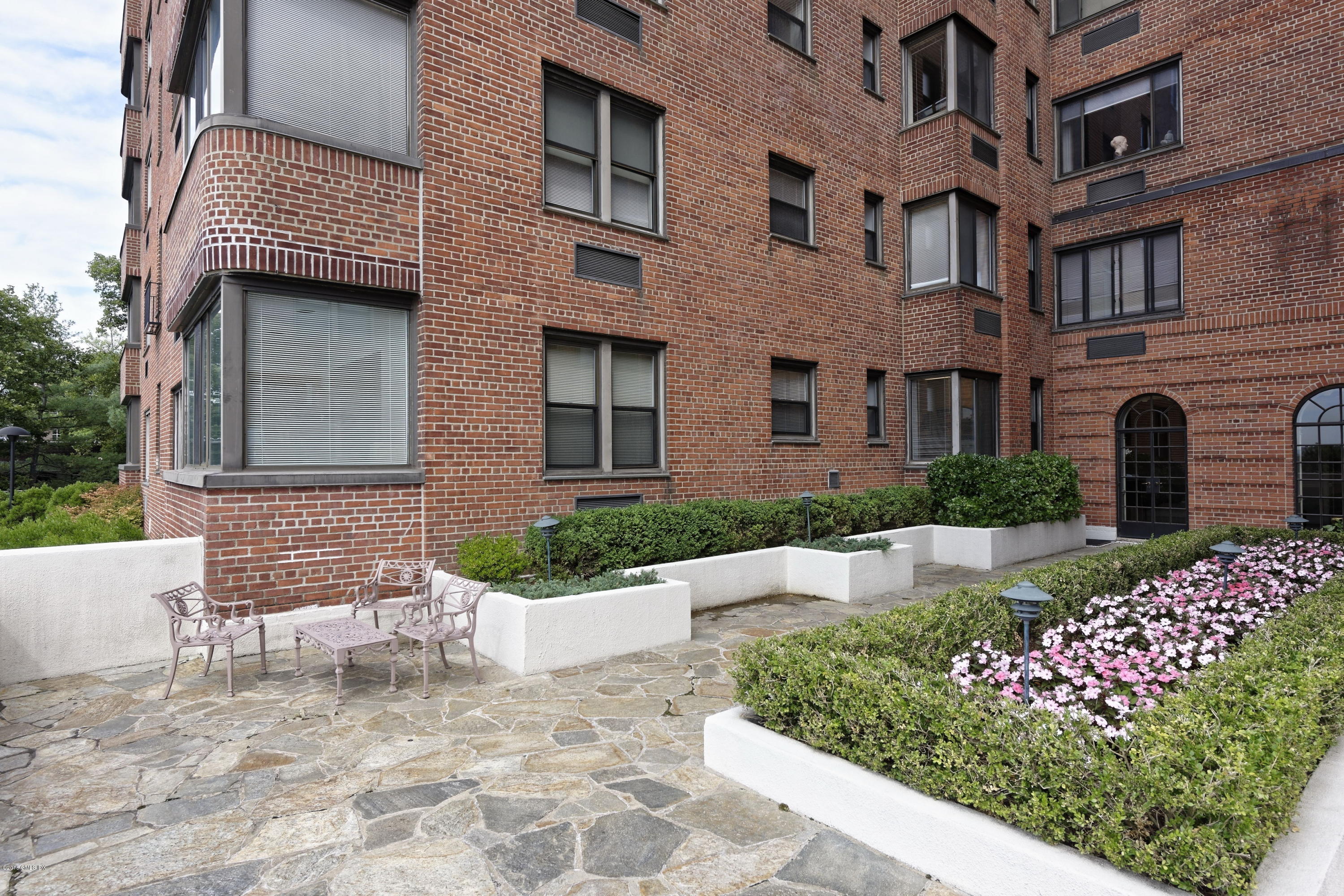 40 W Elm Street, 5A