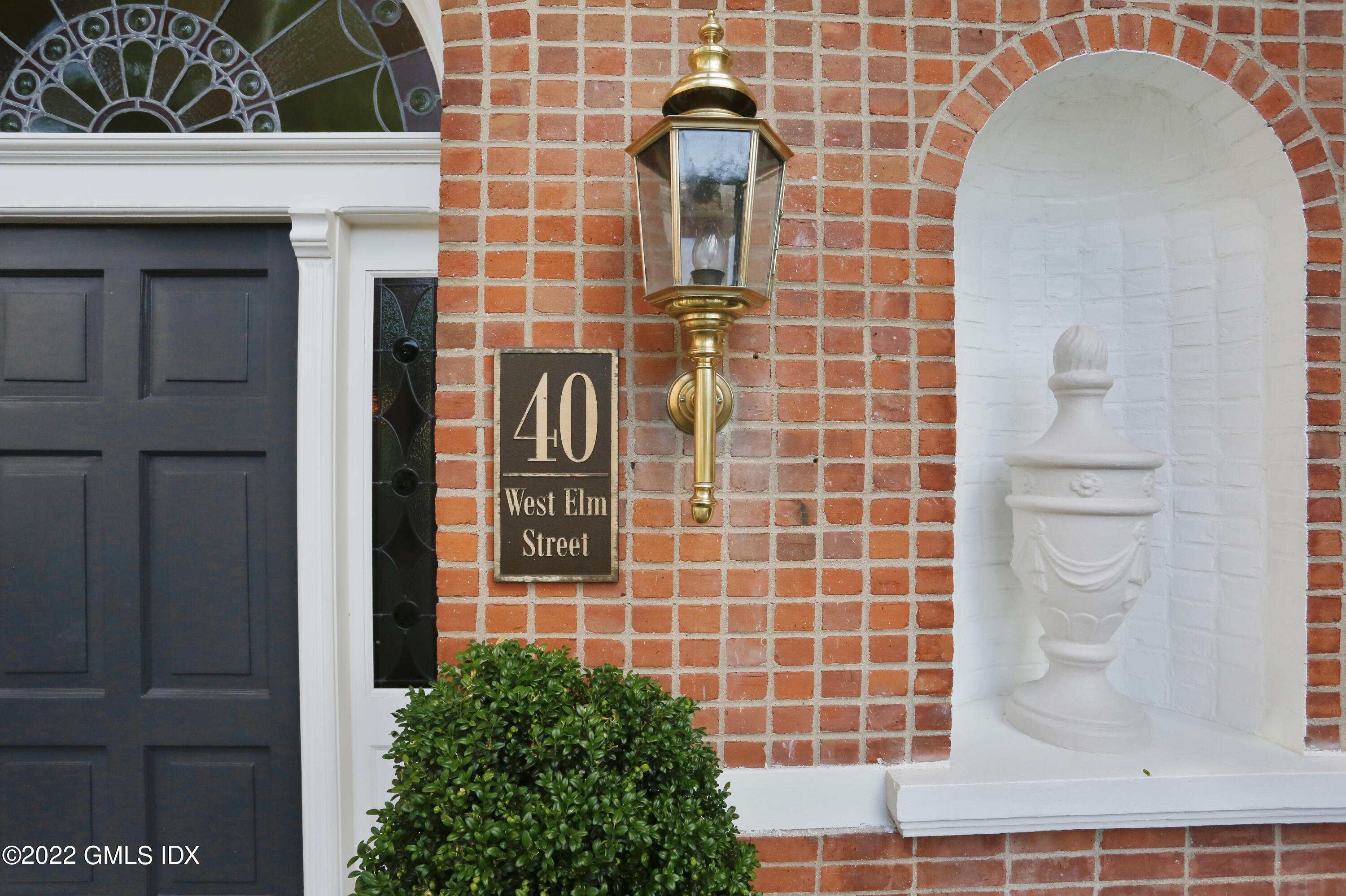 40 W Elm Street, 5A