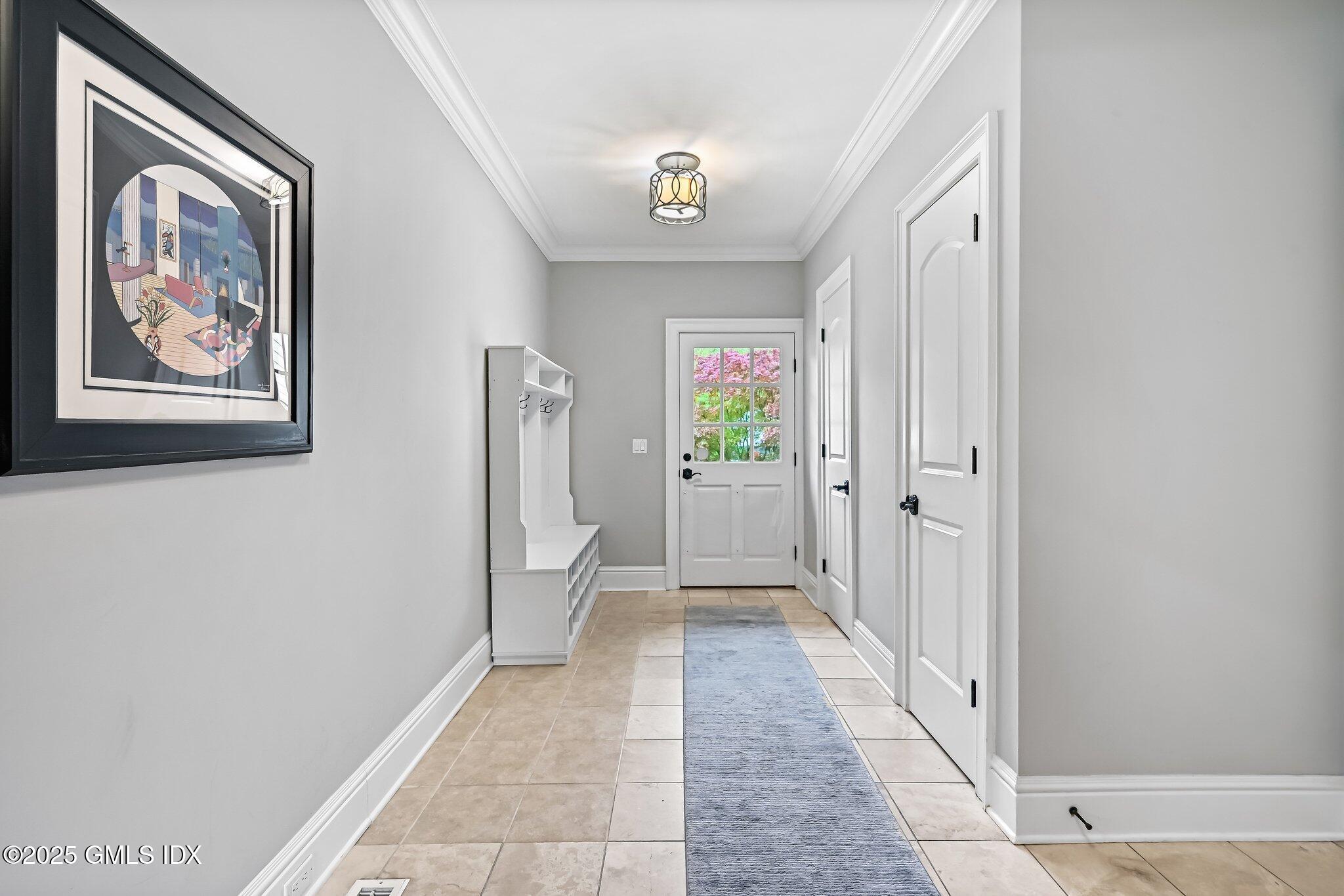 6 COACHLAMP Lane