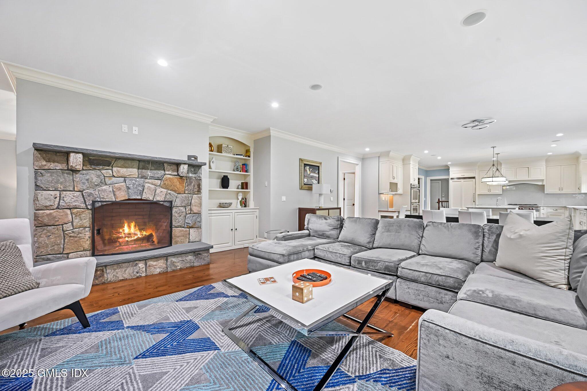 6 COACHLAMP Lane
