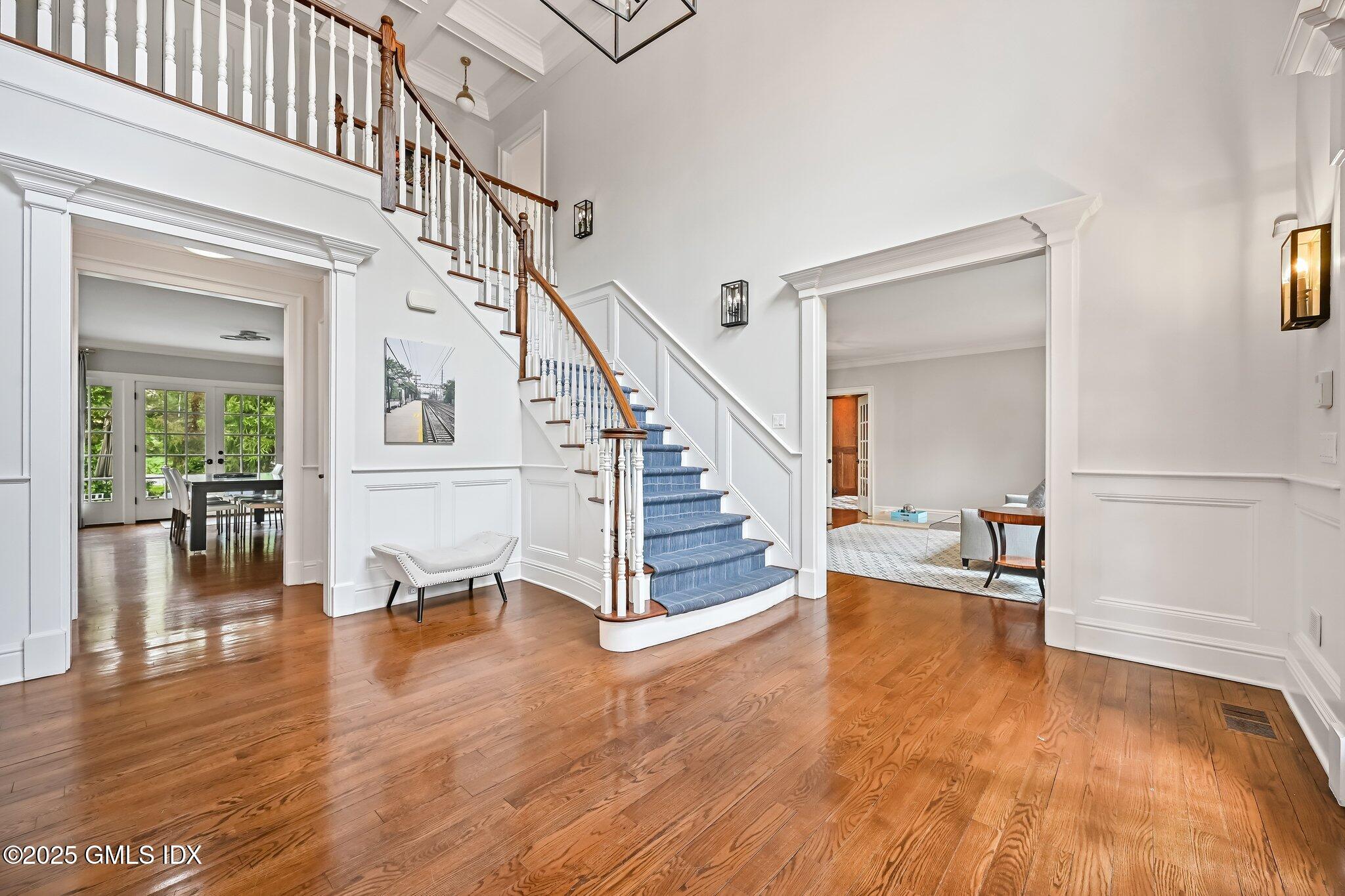 6 COACHLAMP Lane