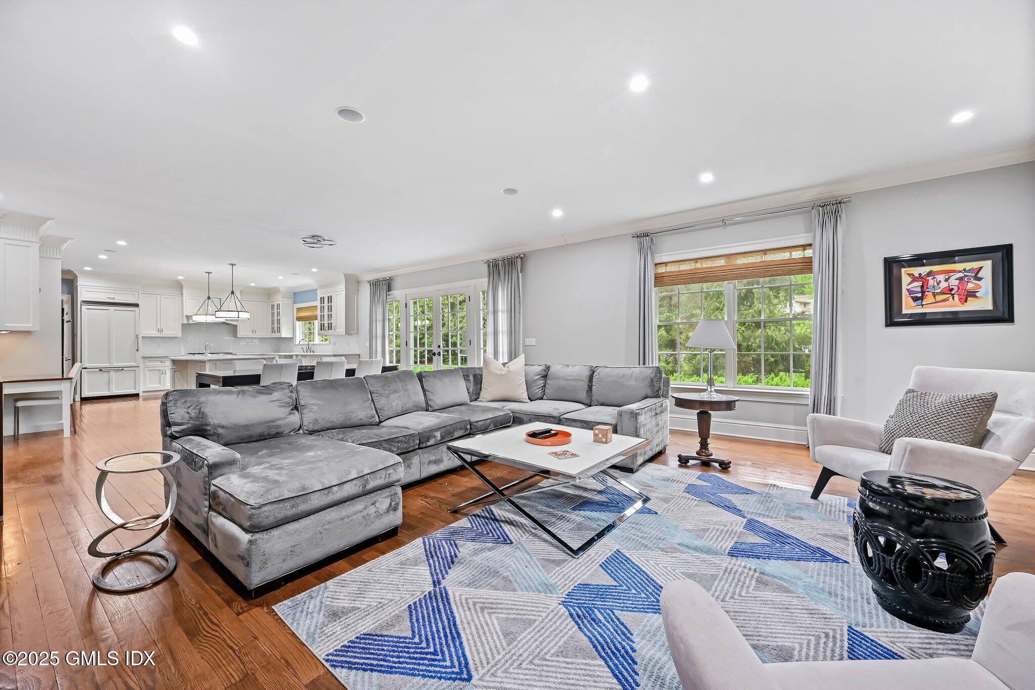 6 COACHLAMP Lane