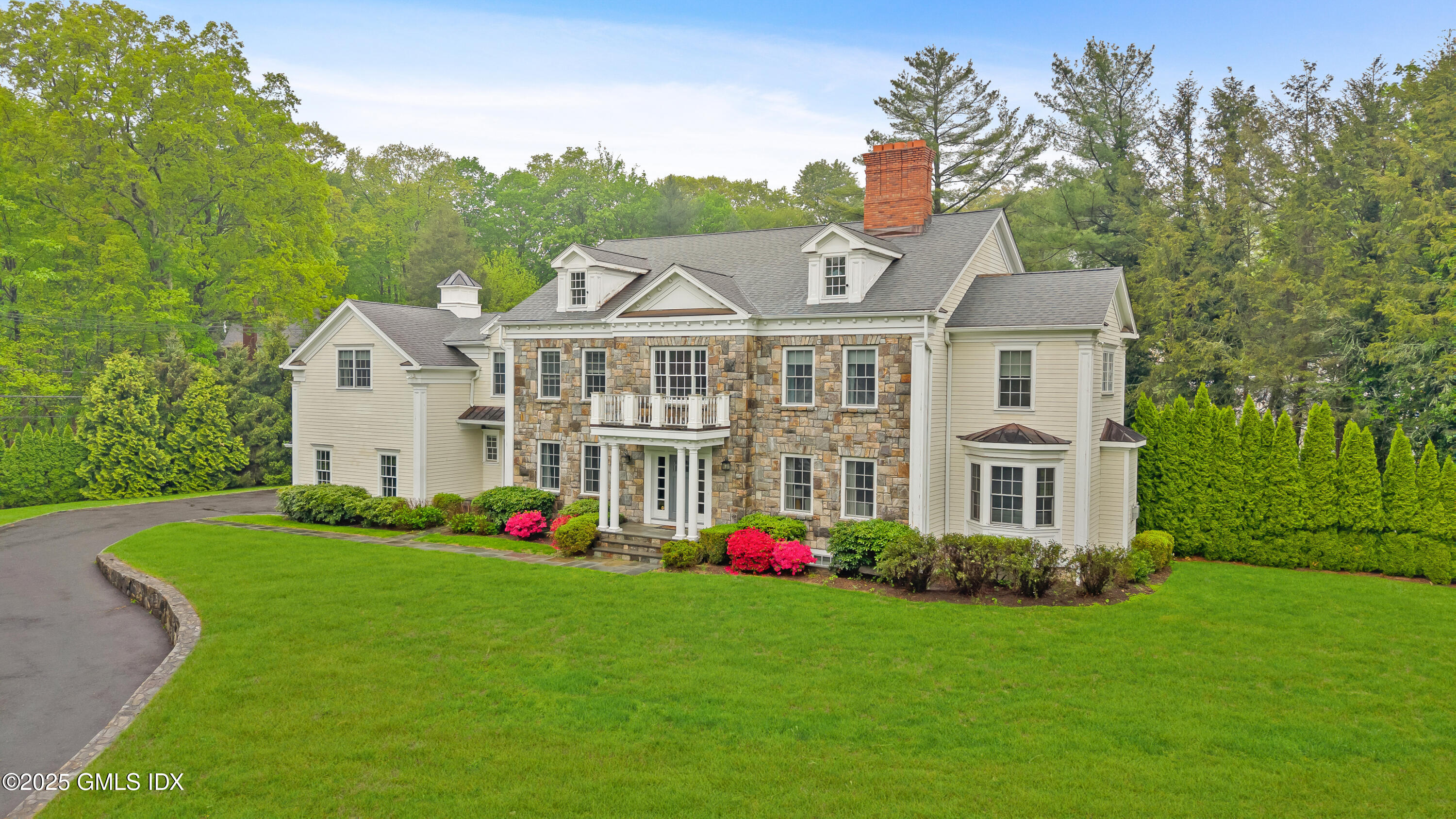 6 COACHLAMP Lane