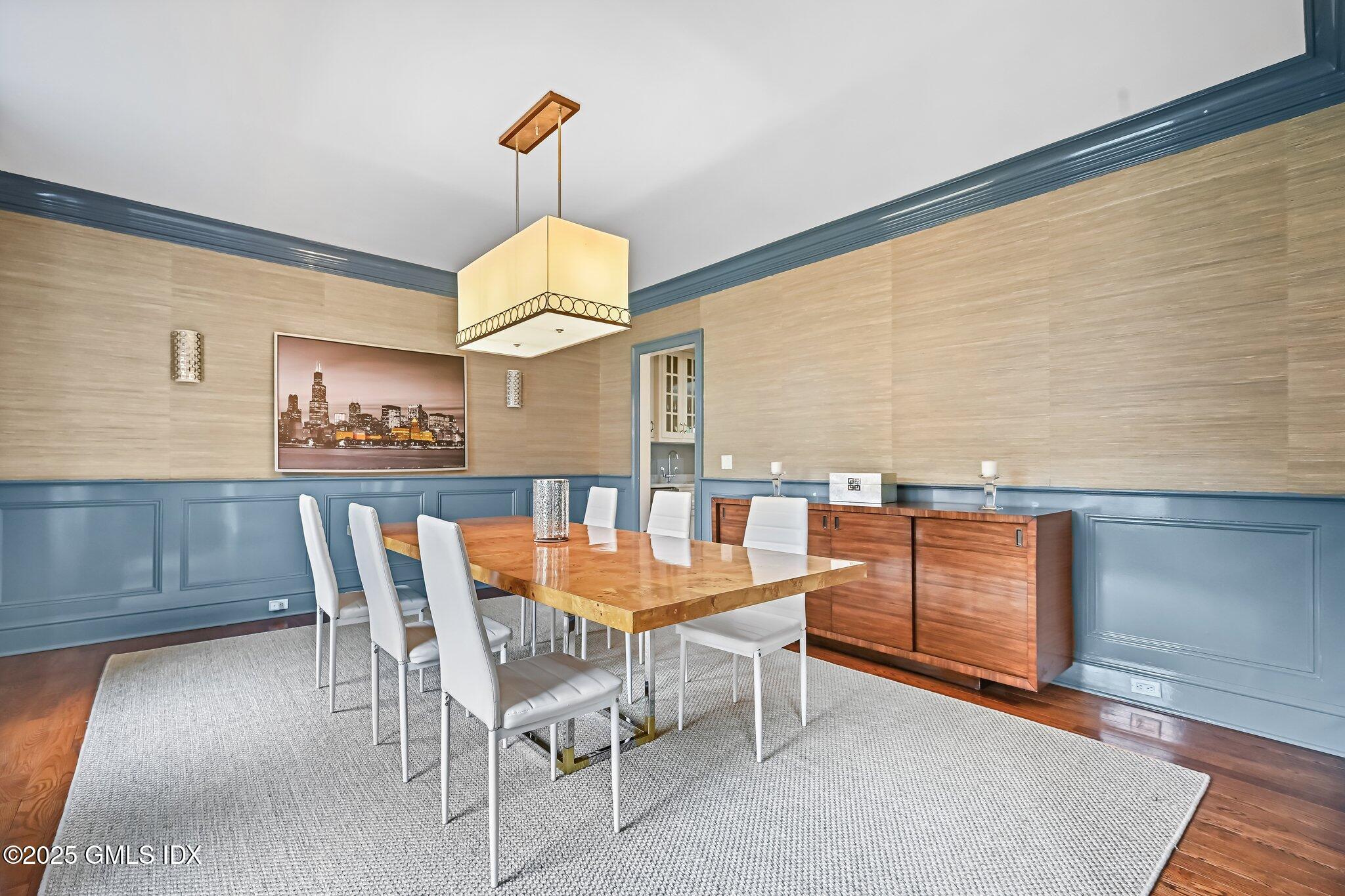 6 COACHLAMP Lane