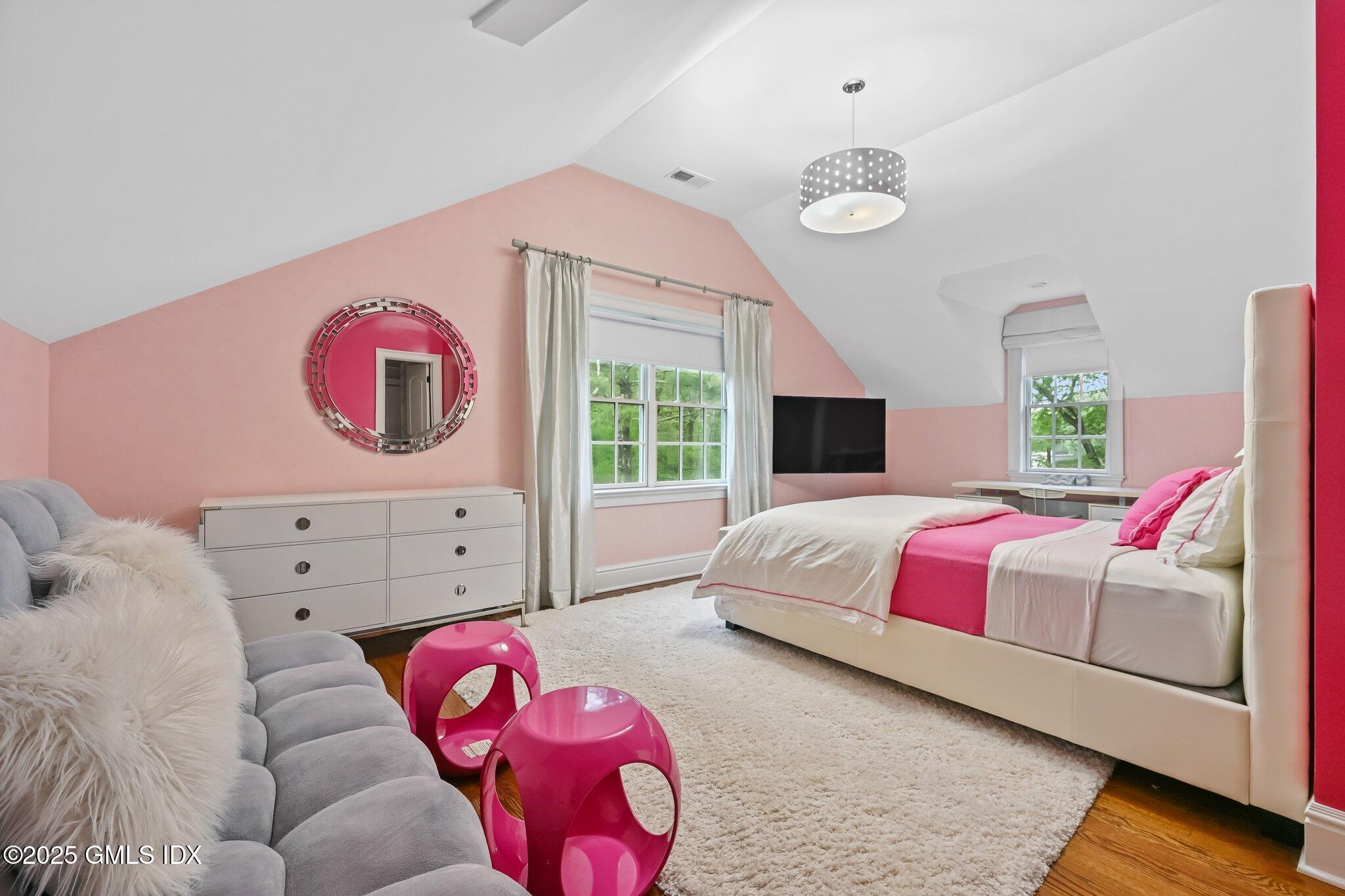 6 COACHLAMP Lane