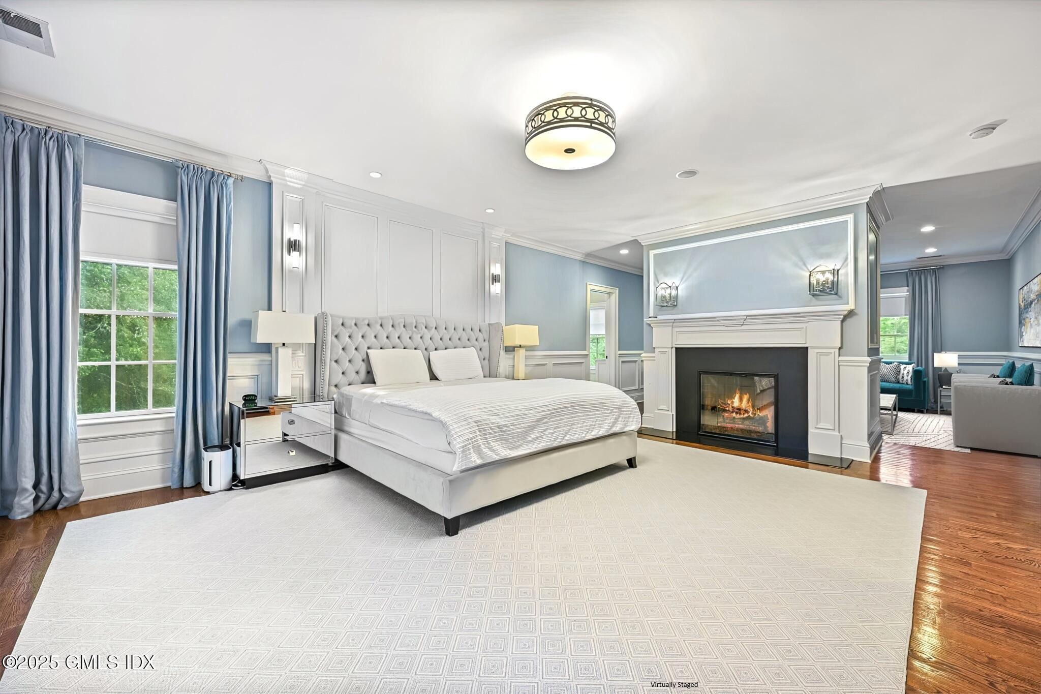 6 COACHLAMP Lane