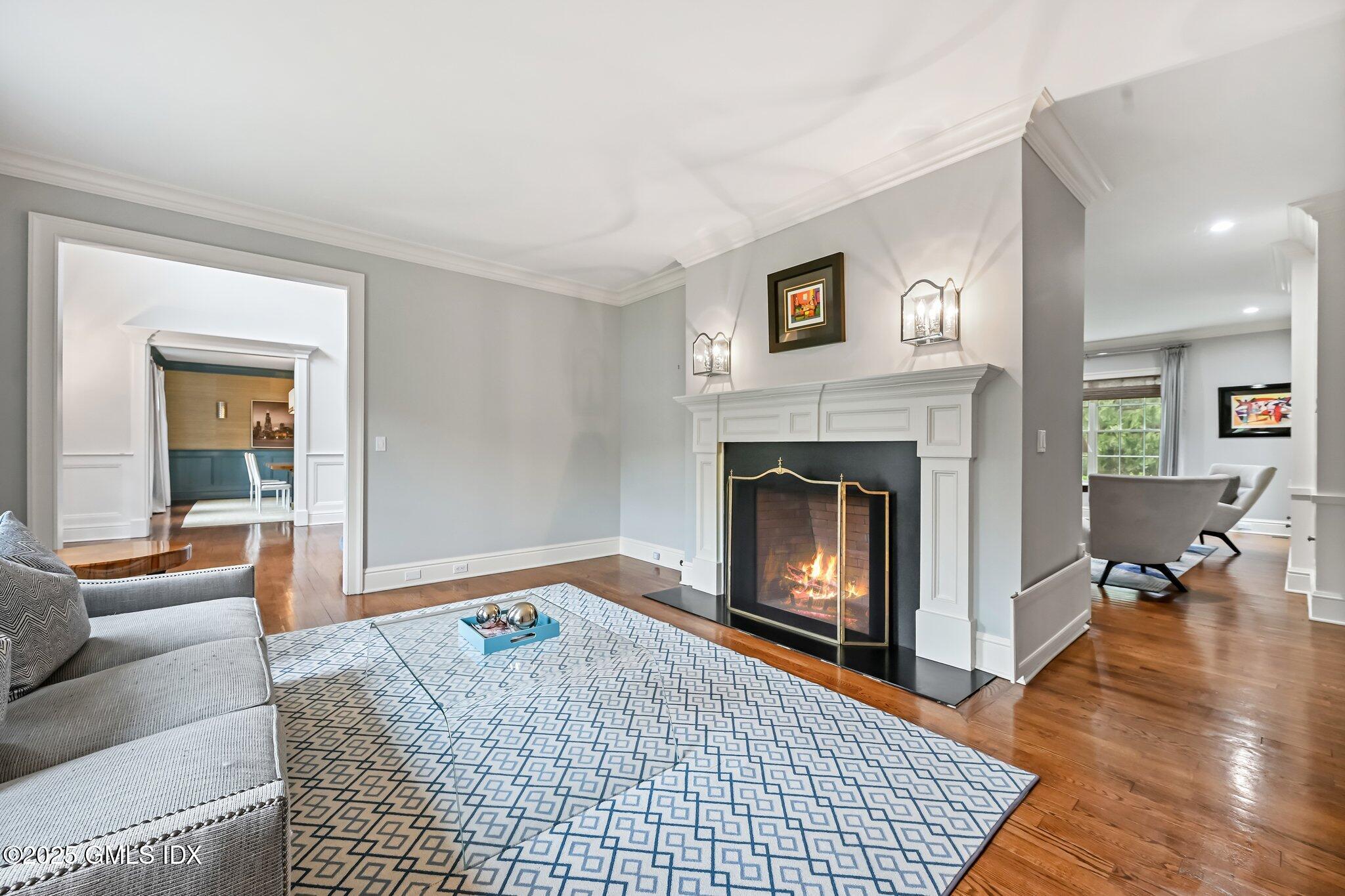 6 COACHLAMP Lane