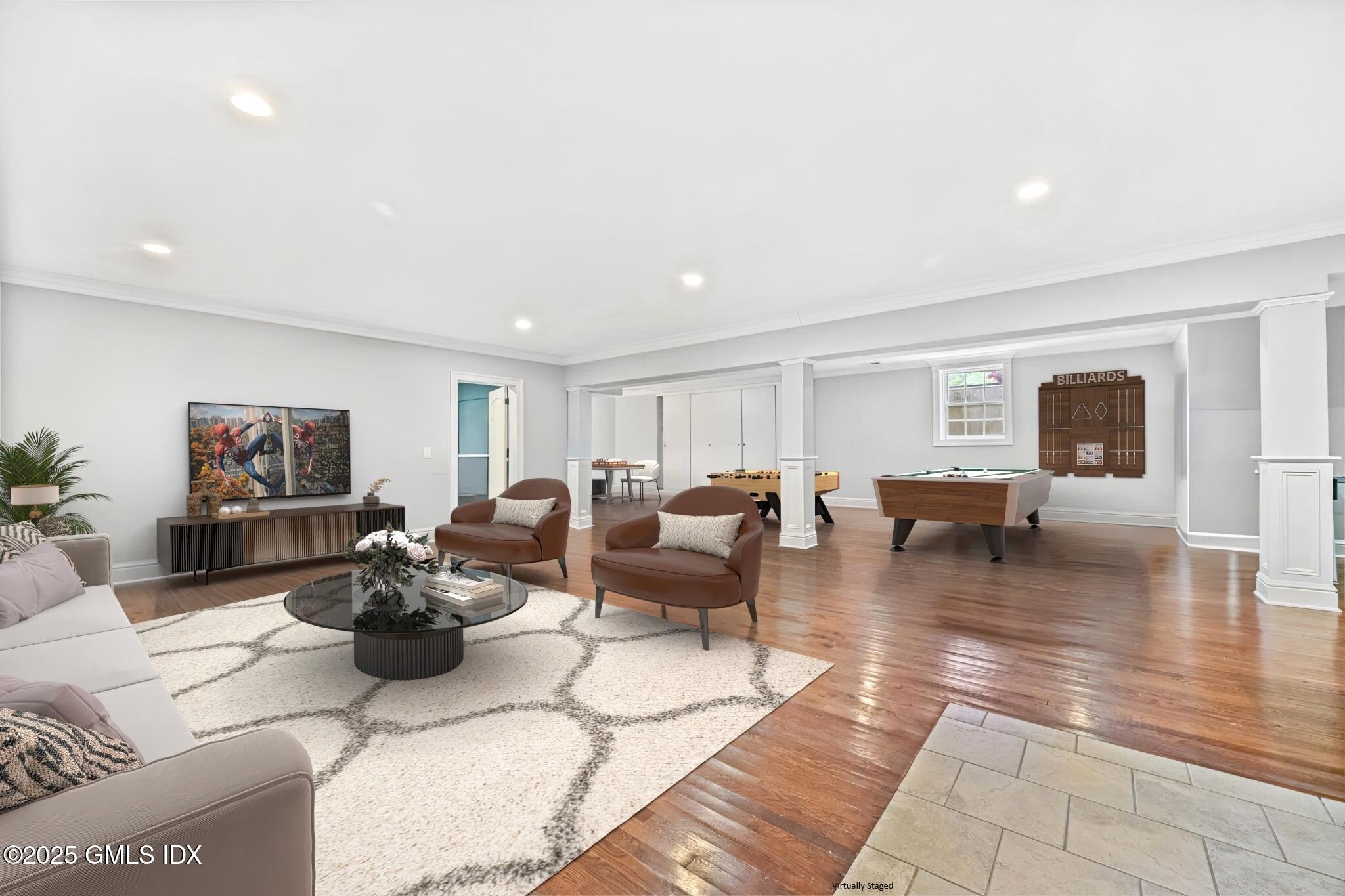 6 COACHLAMP Lane