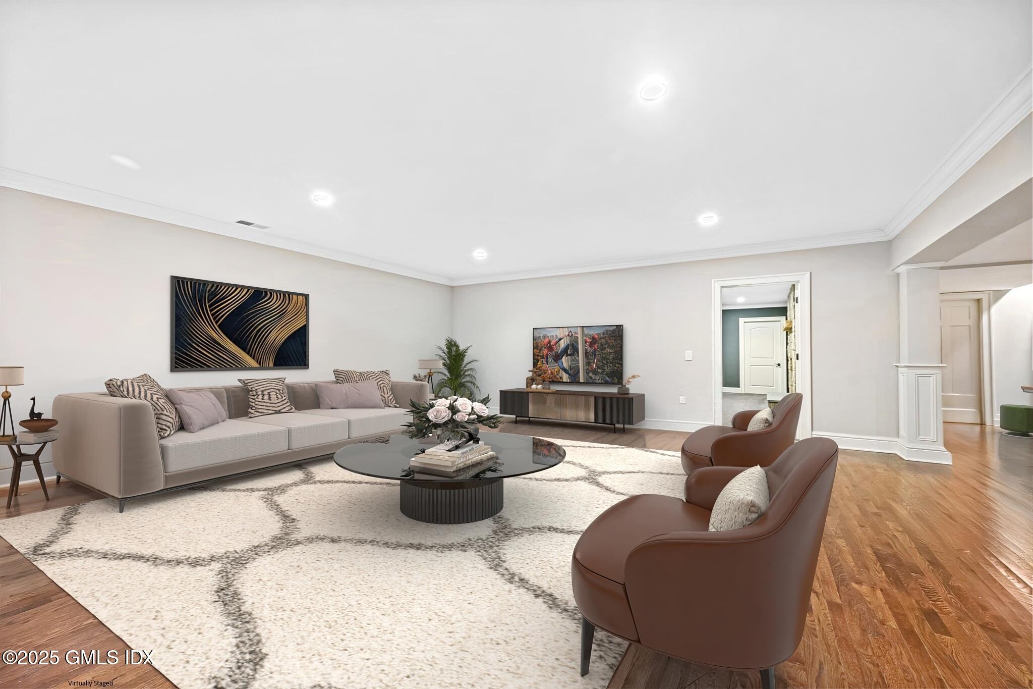 6 COACHLAMP Lane