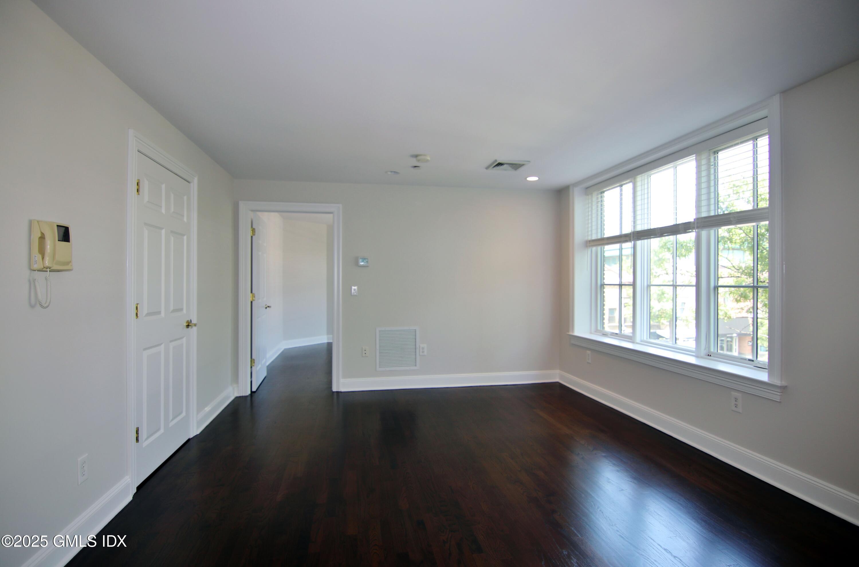 2 E Elm Street, 31
