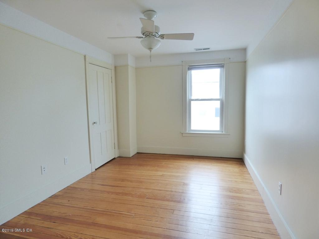 428 E Putnam Avenue, 2