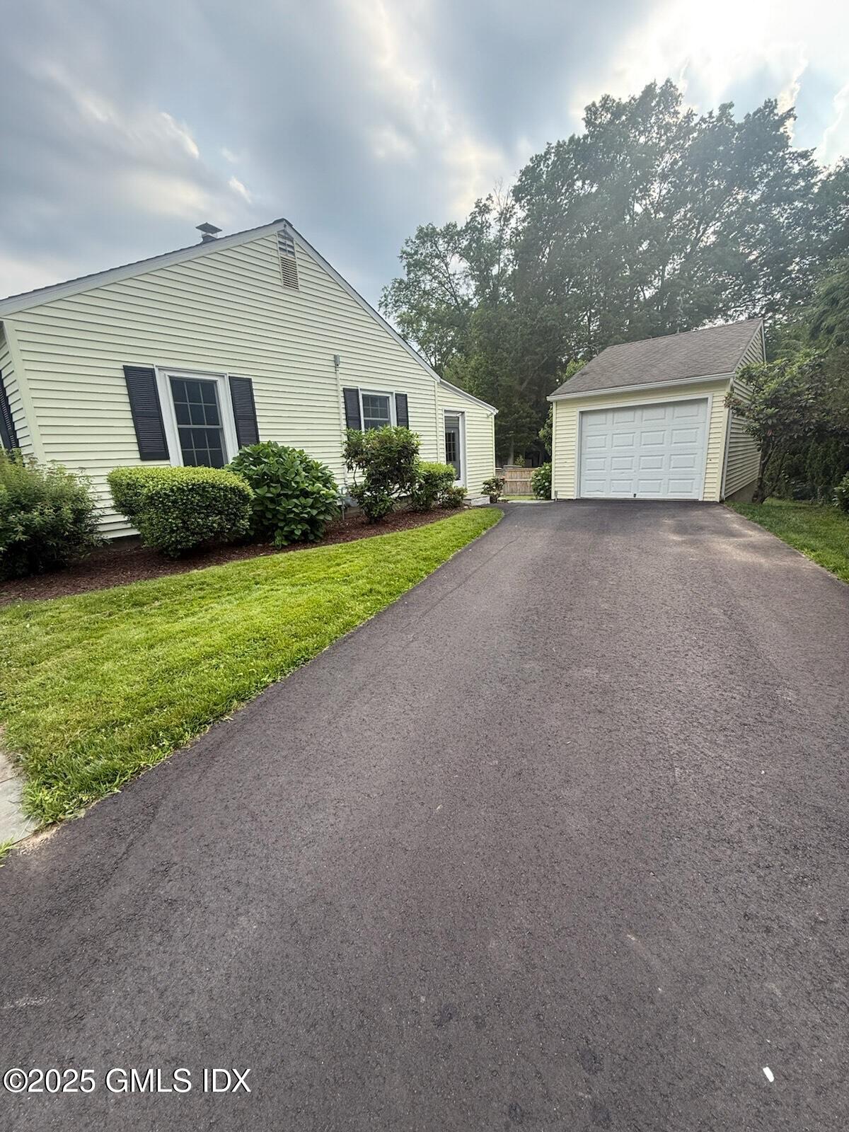 14 Circle Drive
