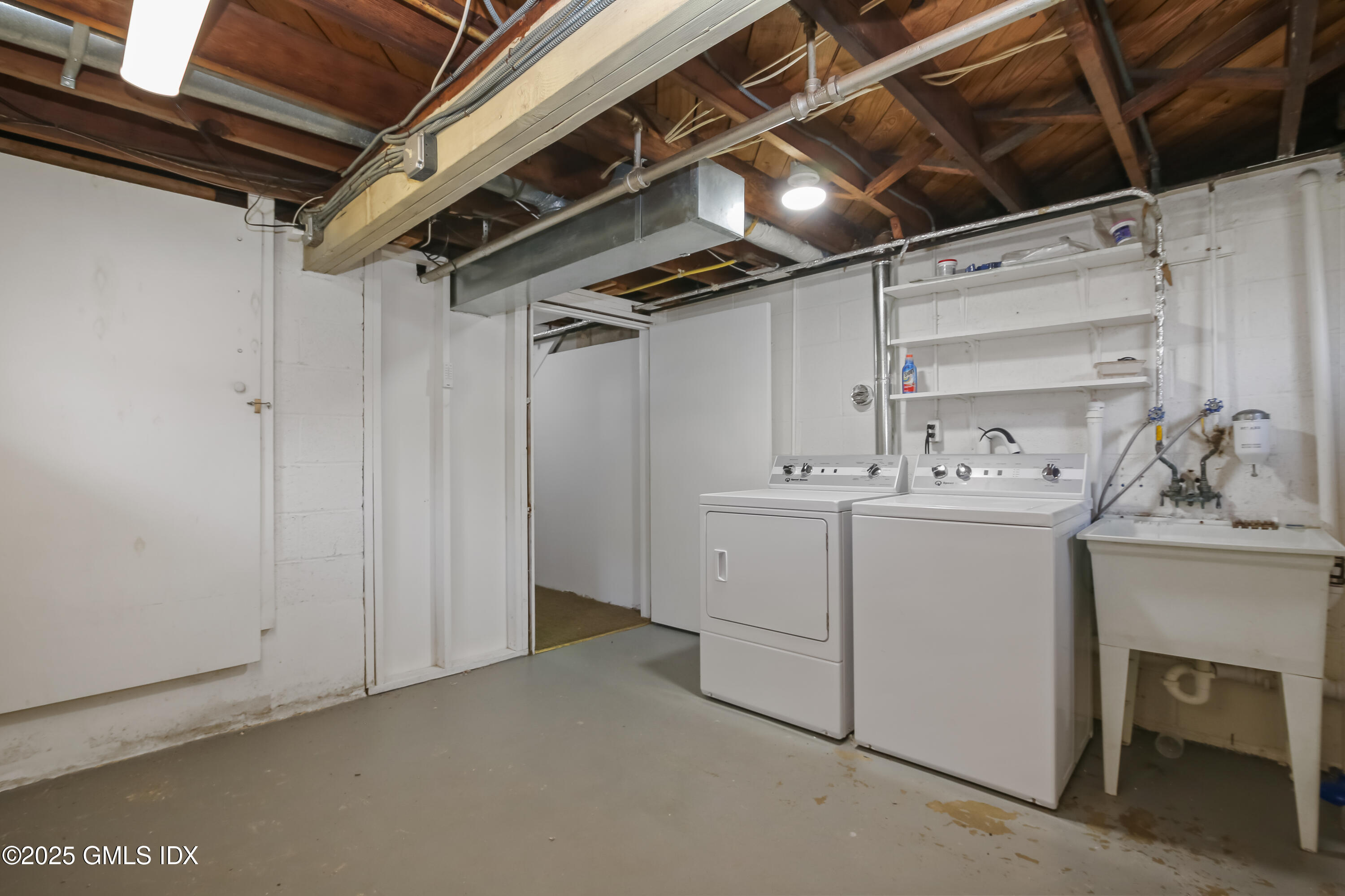 84 INDIAN FIELD Road