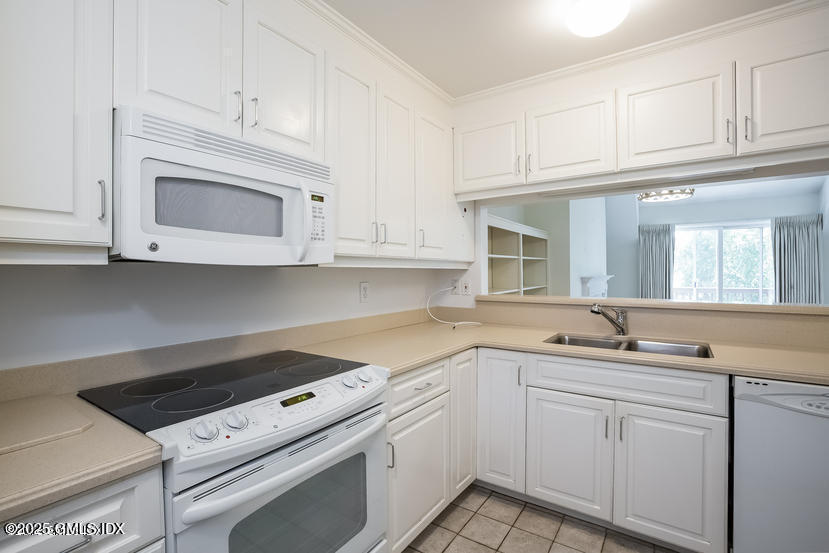 51 Forest Avenue, 77