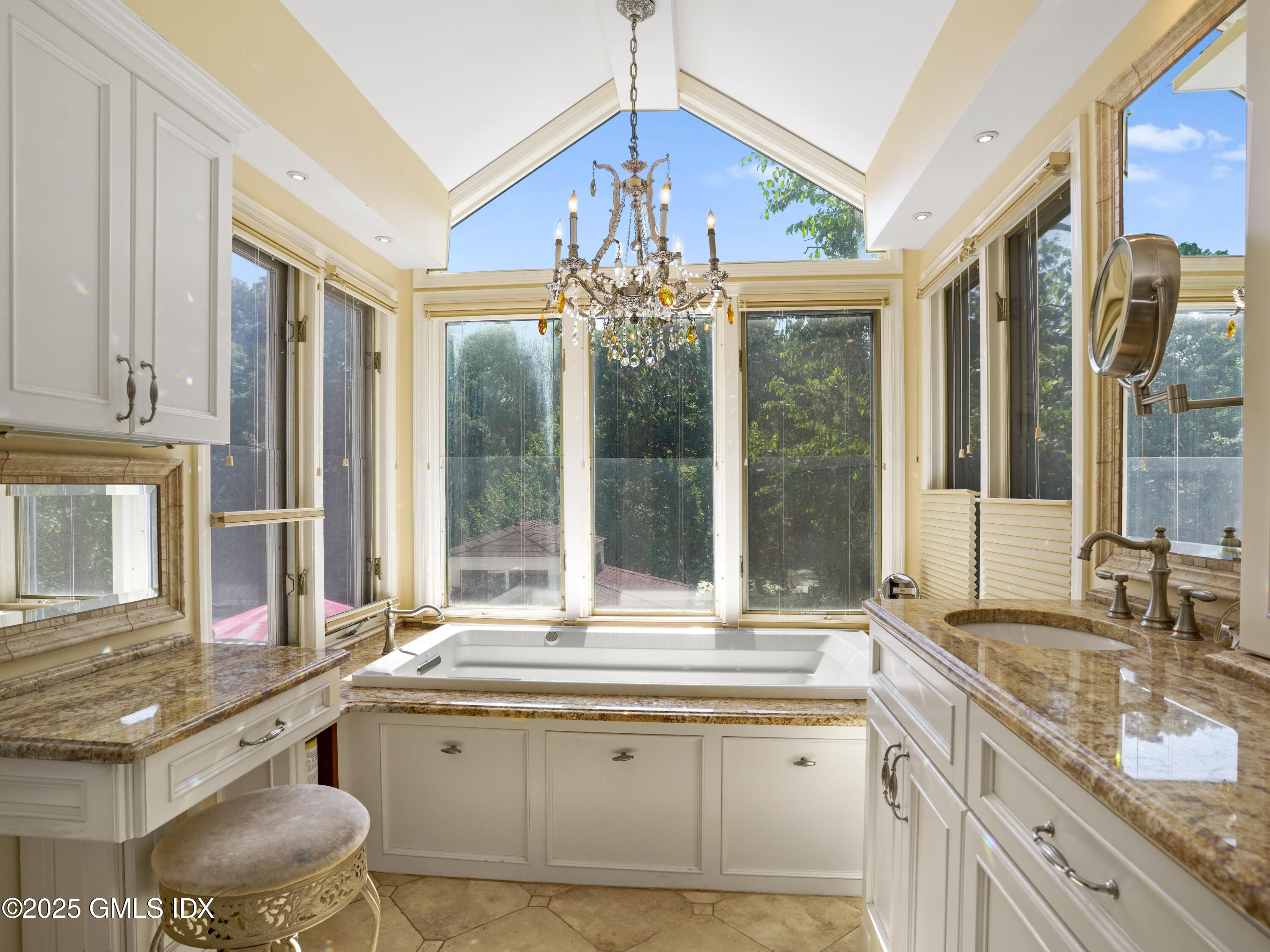 239 E Hunting Ridge Road