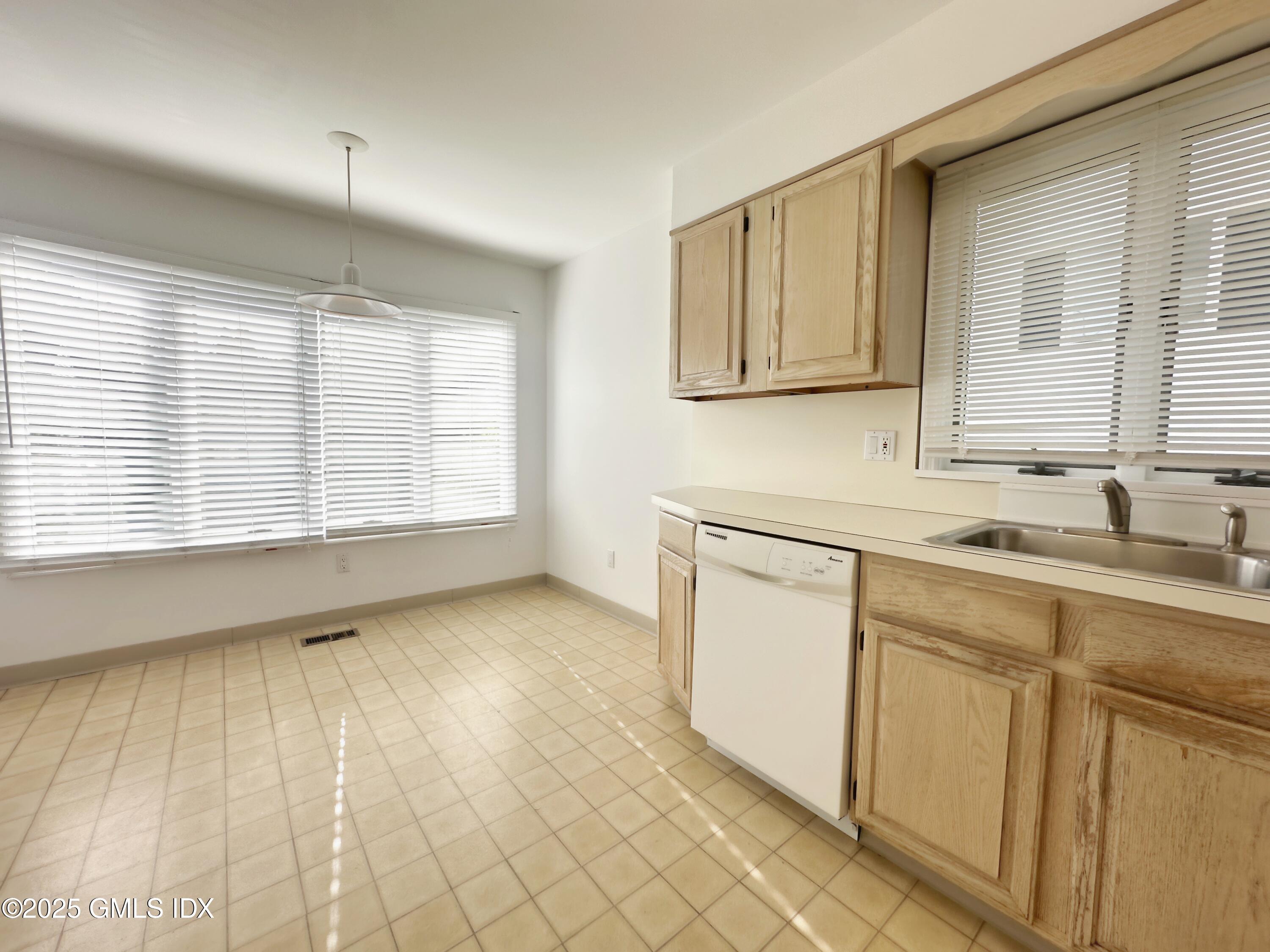 32 Decatur Street, 1