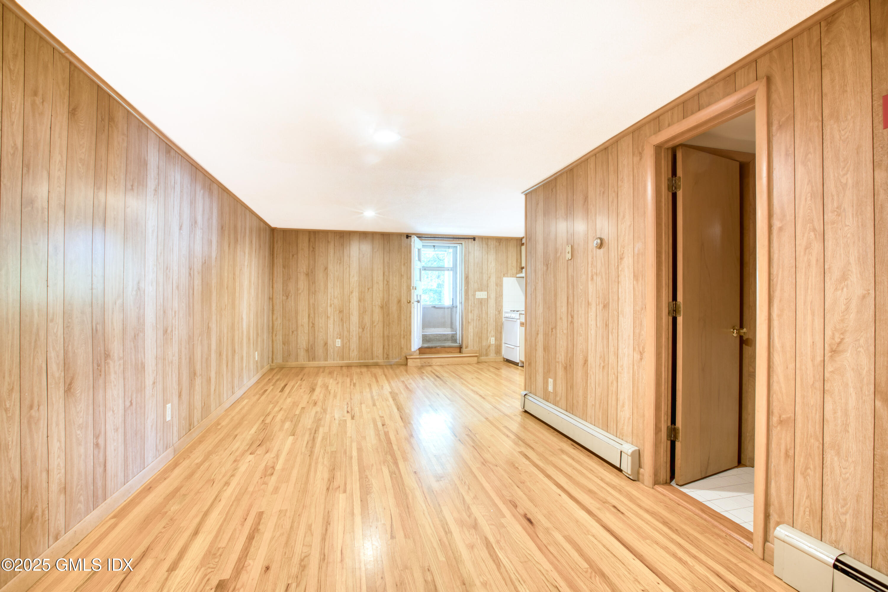 126 Pemberwick Road, Right Side