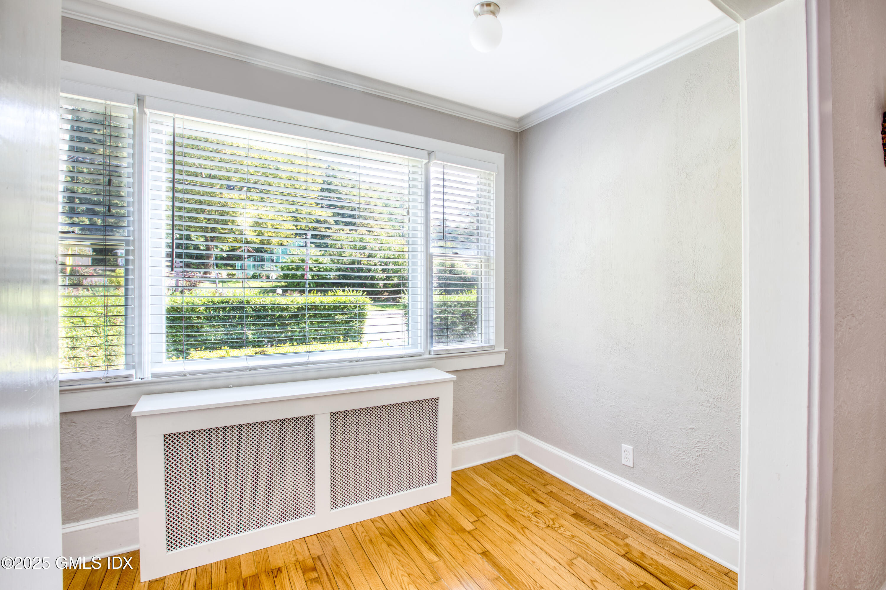 126 Pemberwick Road, Right Side