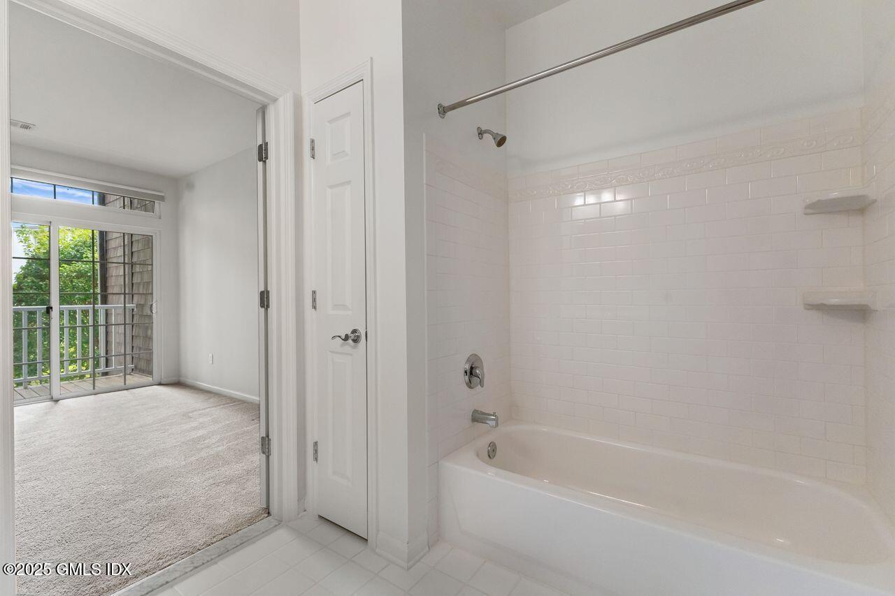 850 E Main Street, 322