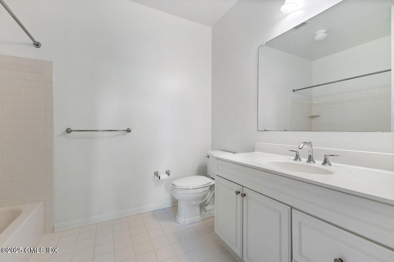 850 E Main Street, 322