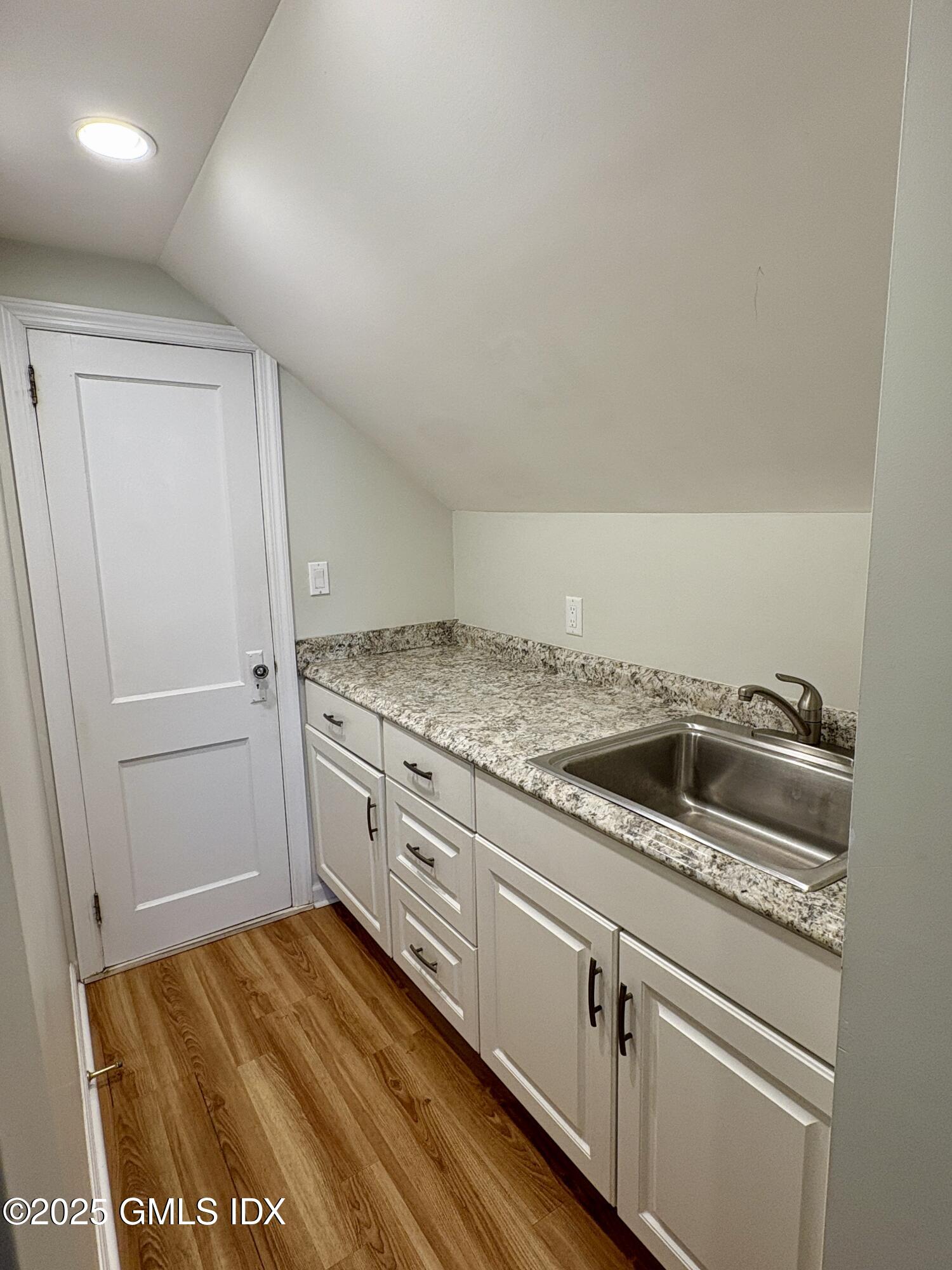 225 Hamilton Avenue, 3