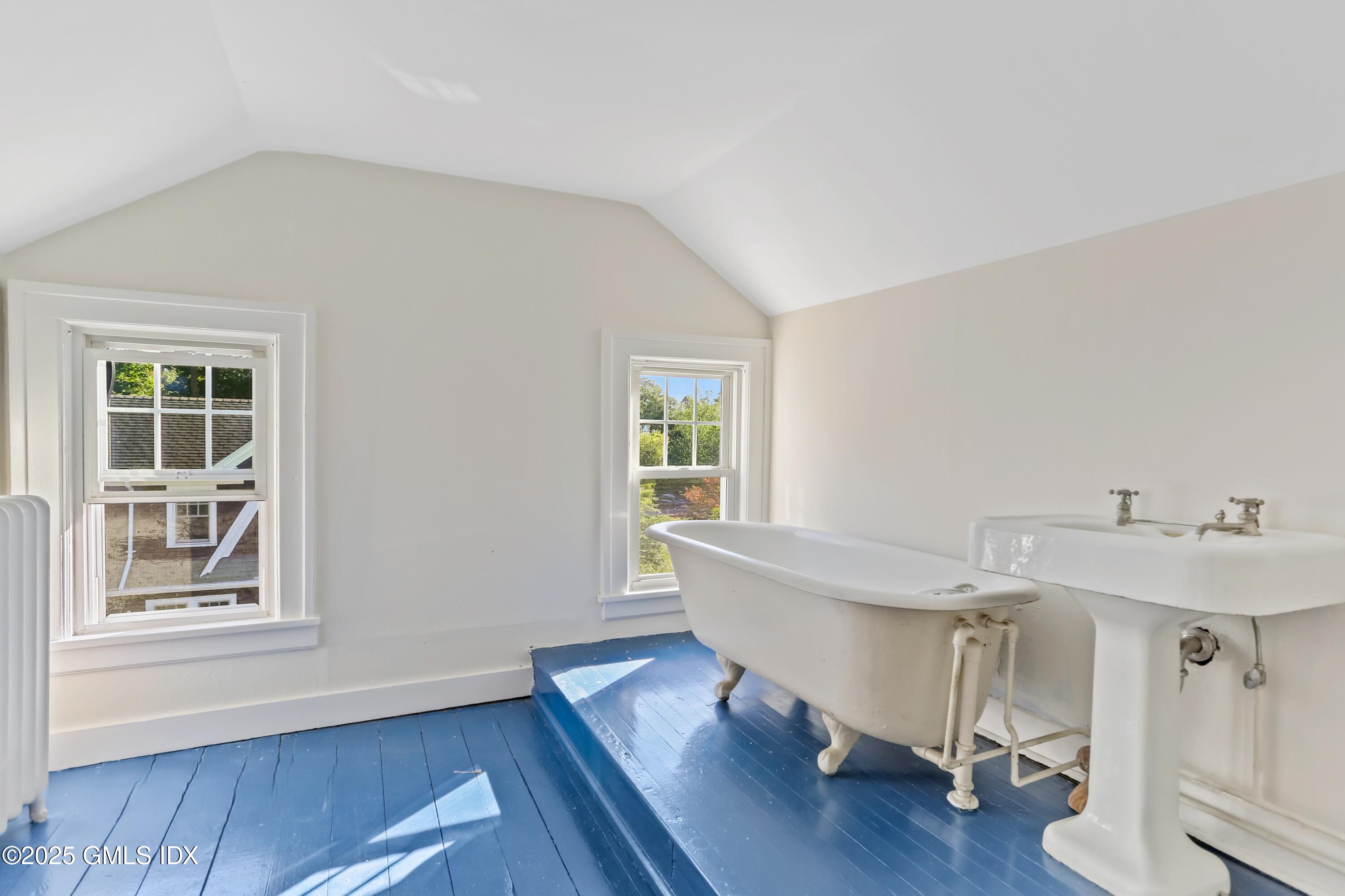 38 VAN RENSSELAER Avenue