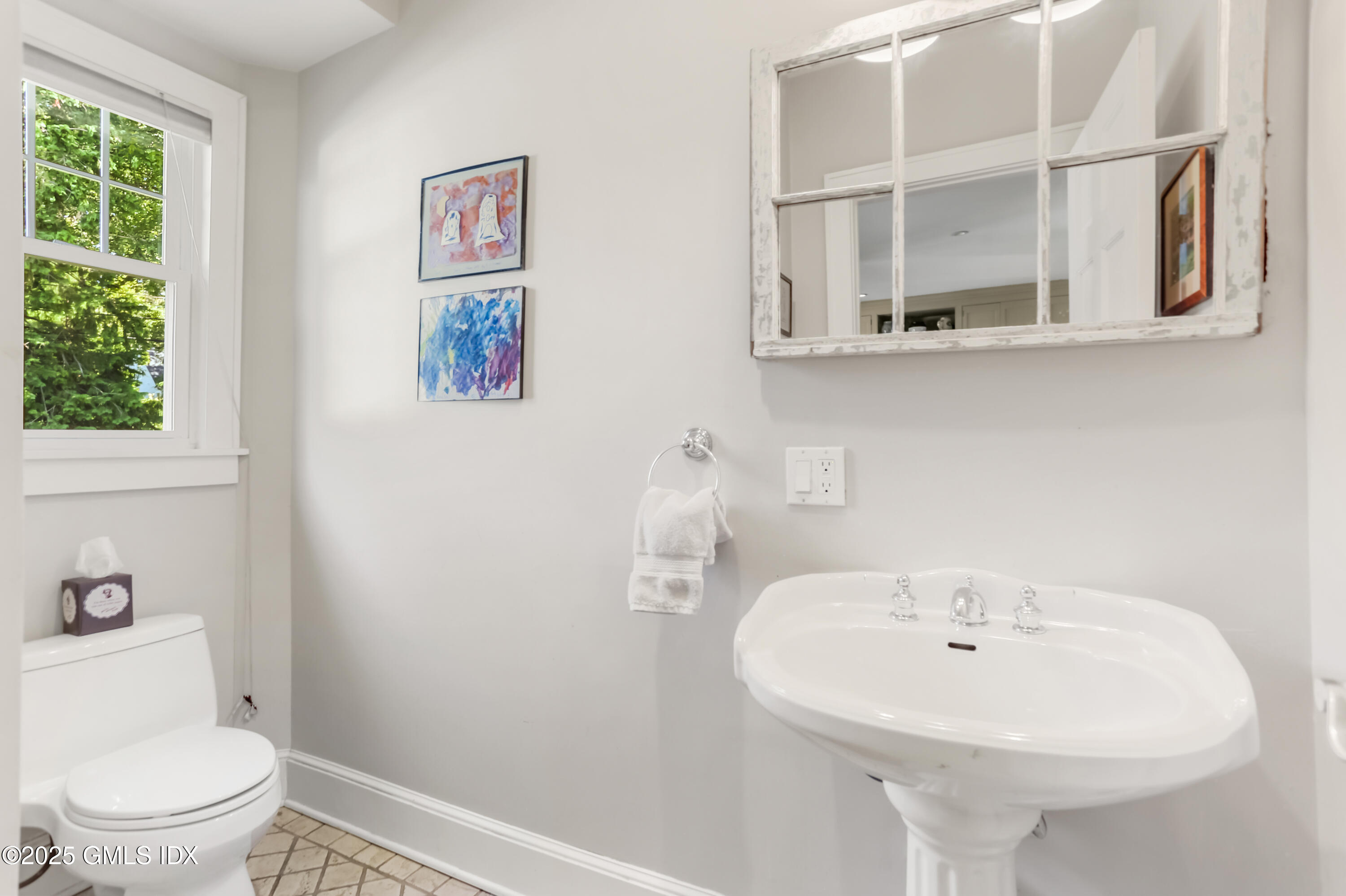 38 VAN RENSSELAER Avenue