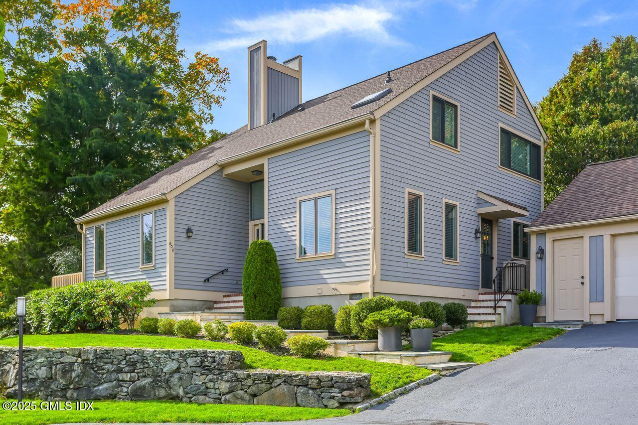 608 W LYON FARM Drive, 608