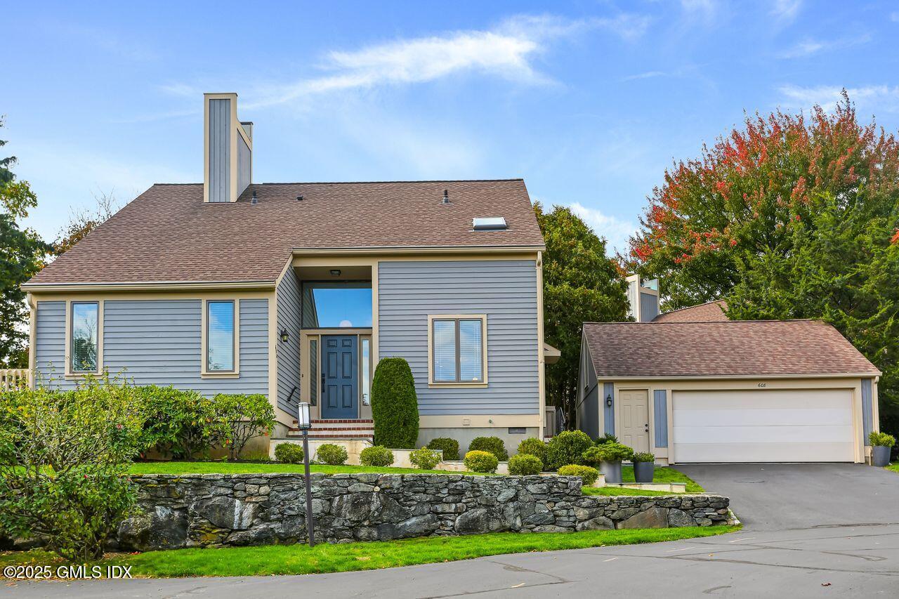 608 W LYON FARM Drive, 608